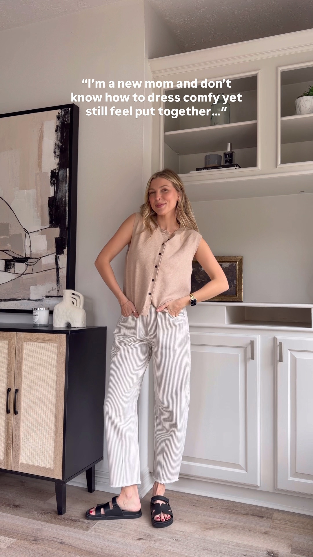 Comfy everyday nursing friendly mom outfits!! 