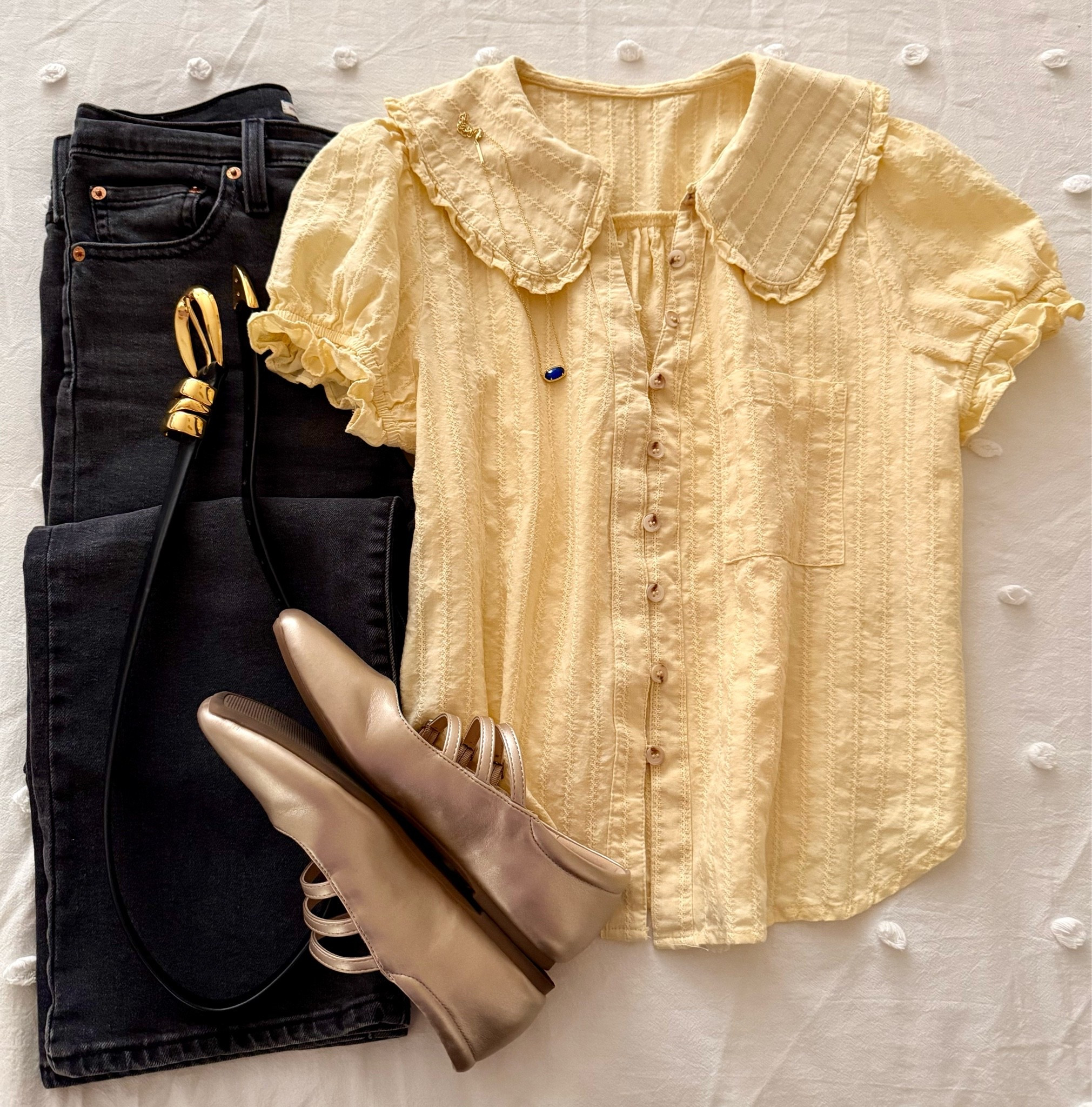 This casual summer outfit features a Peter Pan collar shirt from Amazon. It’s made of 100% cotton, so it’s comfortable and the color is perfect for the season. It’s on sale now. 



Amazon prime day #LTKSpringSale

#LTKootd #LTKPetite #LTKSeasonal #LTKSaleAlert