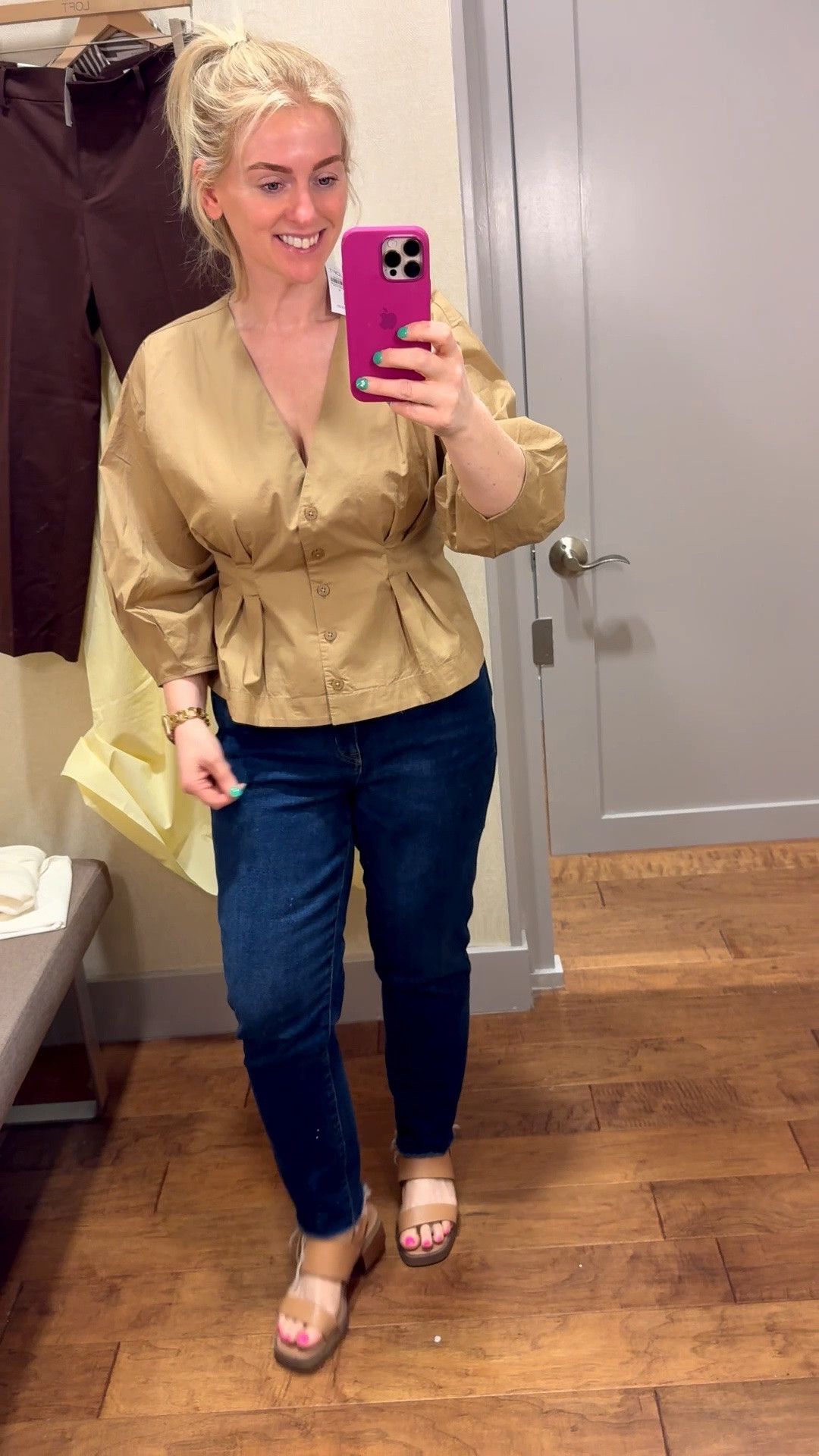 I’ve been eyeing this top on LOFT’s website for a few weeks and finally went in to try her on. I loveee it!!! Instant purchase. 🔥

#LTKdayinmylife #LTKvlog #LTKMidsize