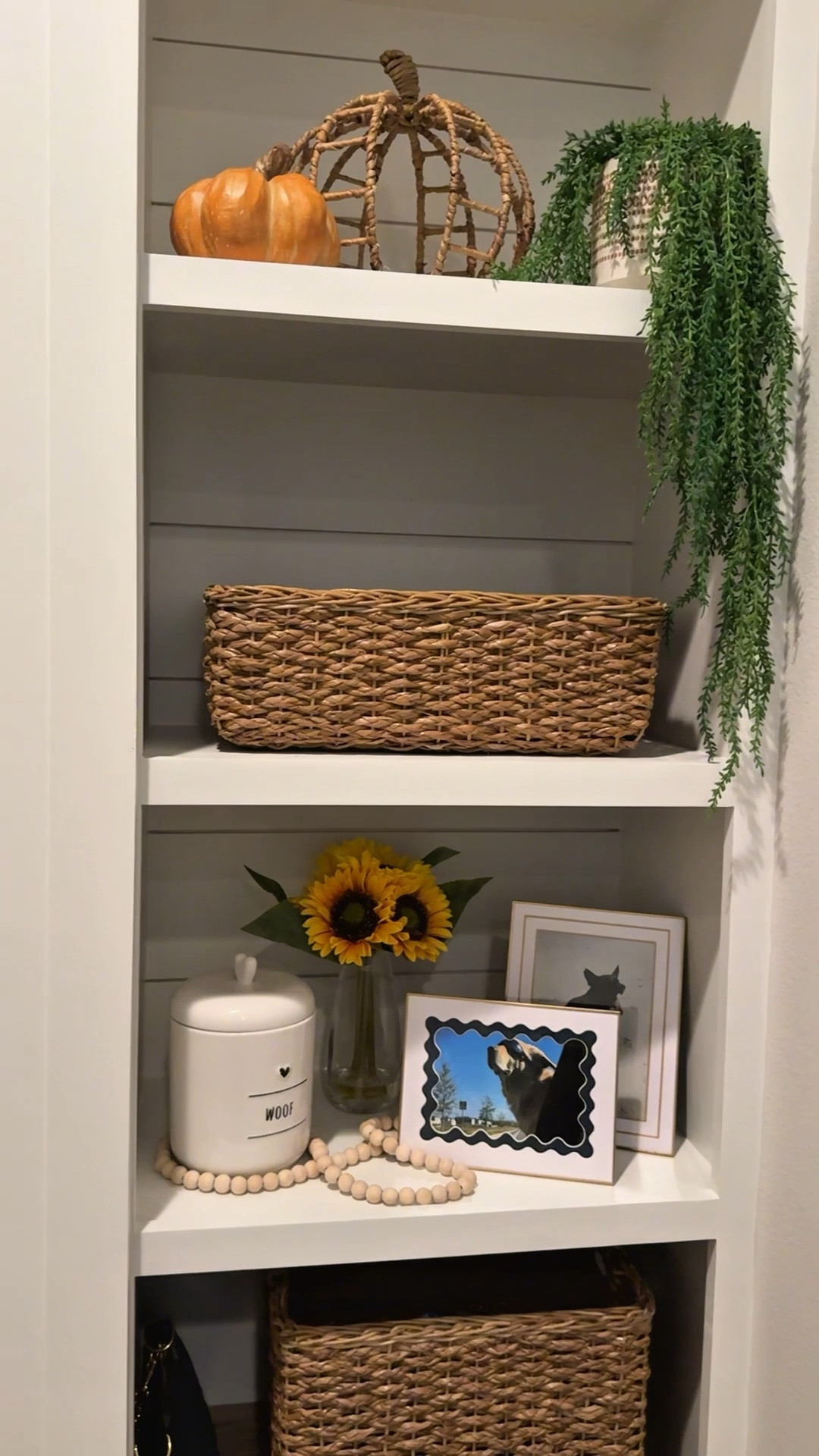 Simple swaps, big seasonal impact 🍂✨ A touch of pumpkins, cozy textures, and moody greens turn this shelf from summer fresh to fall ready 🫶🏼

#HomeDecor #SeasonalDecor #SummerToFall #FallDecor #ShelfStyling #SeasonalRefresh #FallVibes #DecorSwap #CozyHome #MudroomDecor #HomeInspiration

#LTKHome #LTKFindsUnder50 #LTKSeasonal