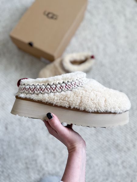 The season’s must have Shearling Tazz UGGs — I am so excited to add these to my UGG collection for fall. They are so cute & cozy! 

I sized up 1 size in these as they do run slightly small. Also available in brown or black, & a slide version also tagged. 

Sherpa UGG - Shearling UGG - Popular UGGs - UGGs -  UGG Tazz - Tazz Slipper 

#LTKshoecrush