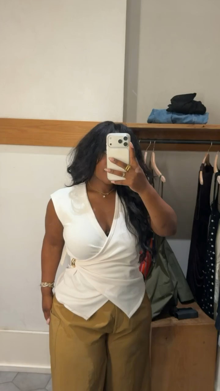 Summer office outfit 🤏🏾🤏🏾 

Top: Size M
Pants: Size L 

Linking the rest of my Anthropologie try on below! 

Business casual workwear, Spring outfits, Emmy Petit