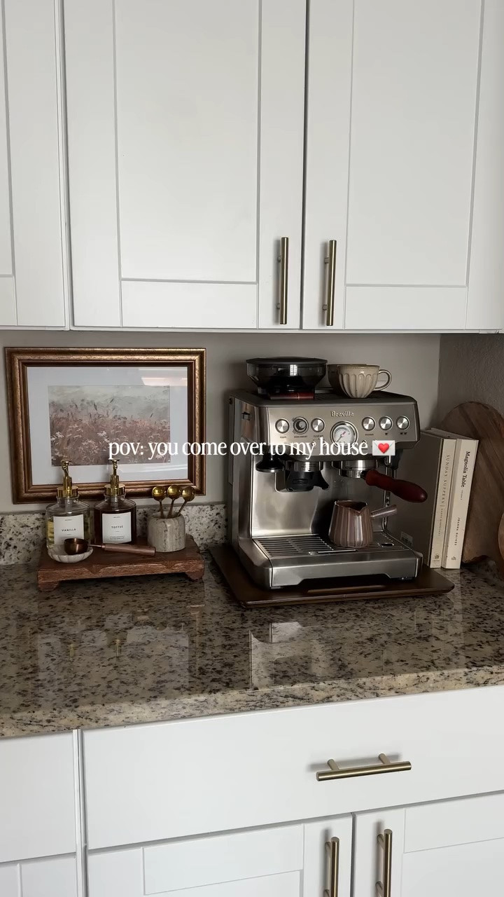 current coffee hyper fixation 😋 comment “shop” and i’ll send you the links to my setup 🫶🏼
#coffee #coffeebar #espressomachine #coffeeathome #coffeerecipes 

at home coffee 
at home latte
best coffee at home 
coffee recipes
latte recipes
at home espresso 
espresso machine 
breville barista express 
coffee for beginners
