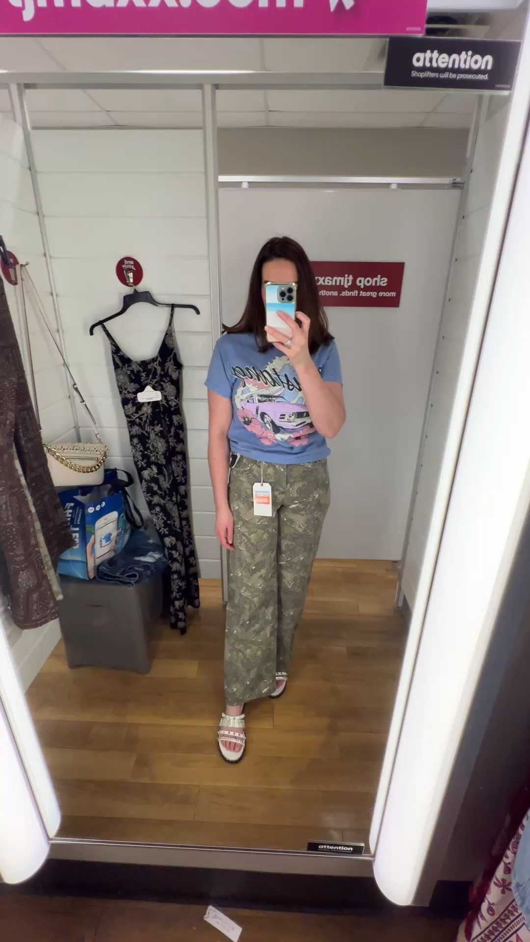 Blue mustang graphic t-shirt (s). Camo jeans (27). White studded sandals (8.5). #tshirt #graphictshirt #mustangtshirt #bluetshirt #jeans #camojeans #sandals #whitesandals #falloutfit
fall outfits
fall fashion hauls

#LTKootd #LTKSeasonal