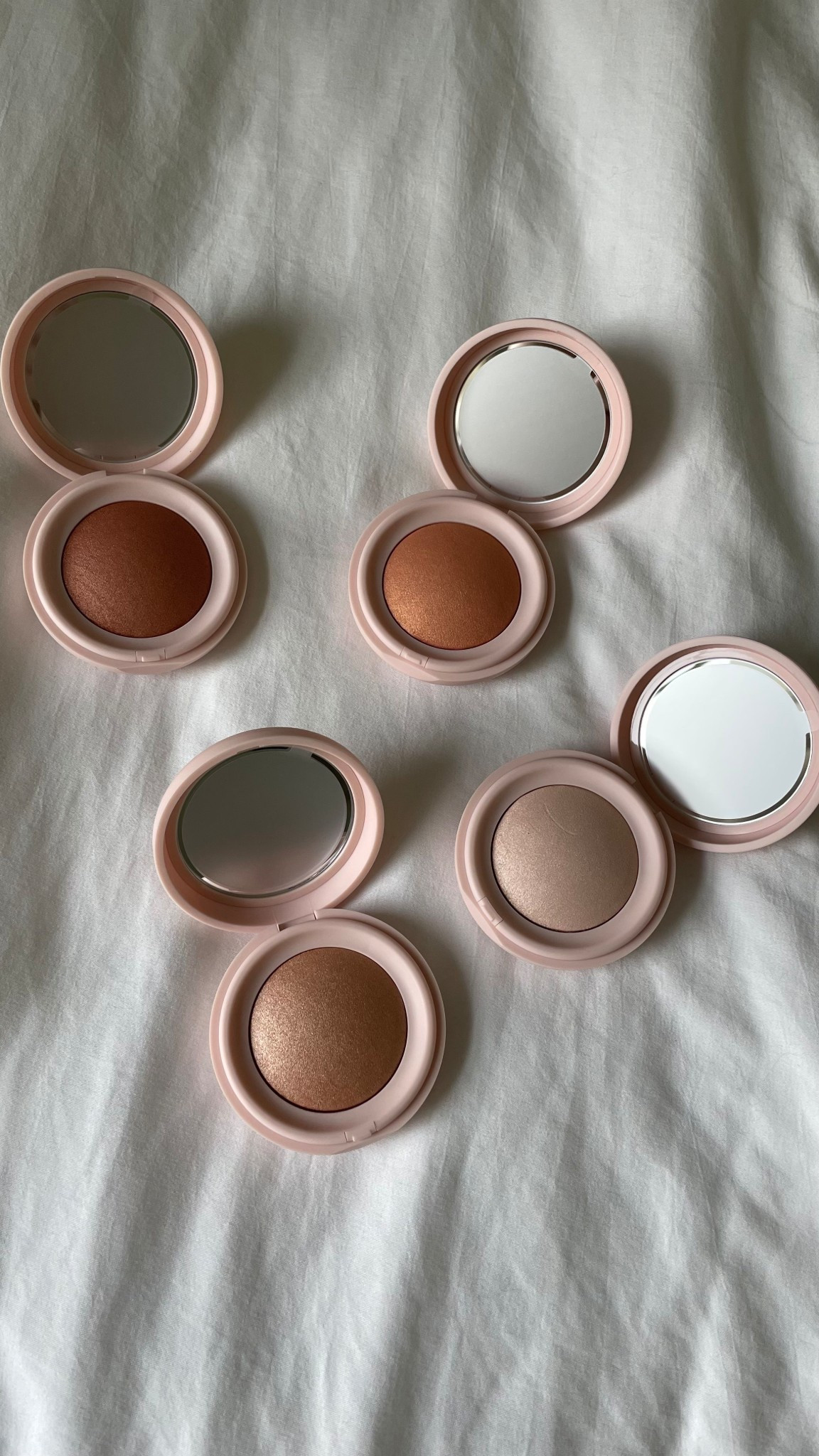 NEW HIGHLIGHTER ALERT 🚨 #summerhighlight #summerlaunvh #glowyhighlighter #newhighlighter #cleanhighighlighter #cleanbeauty