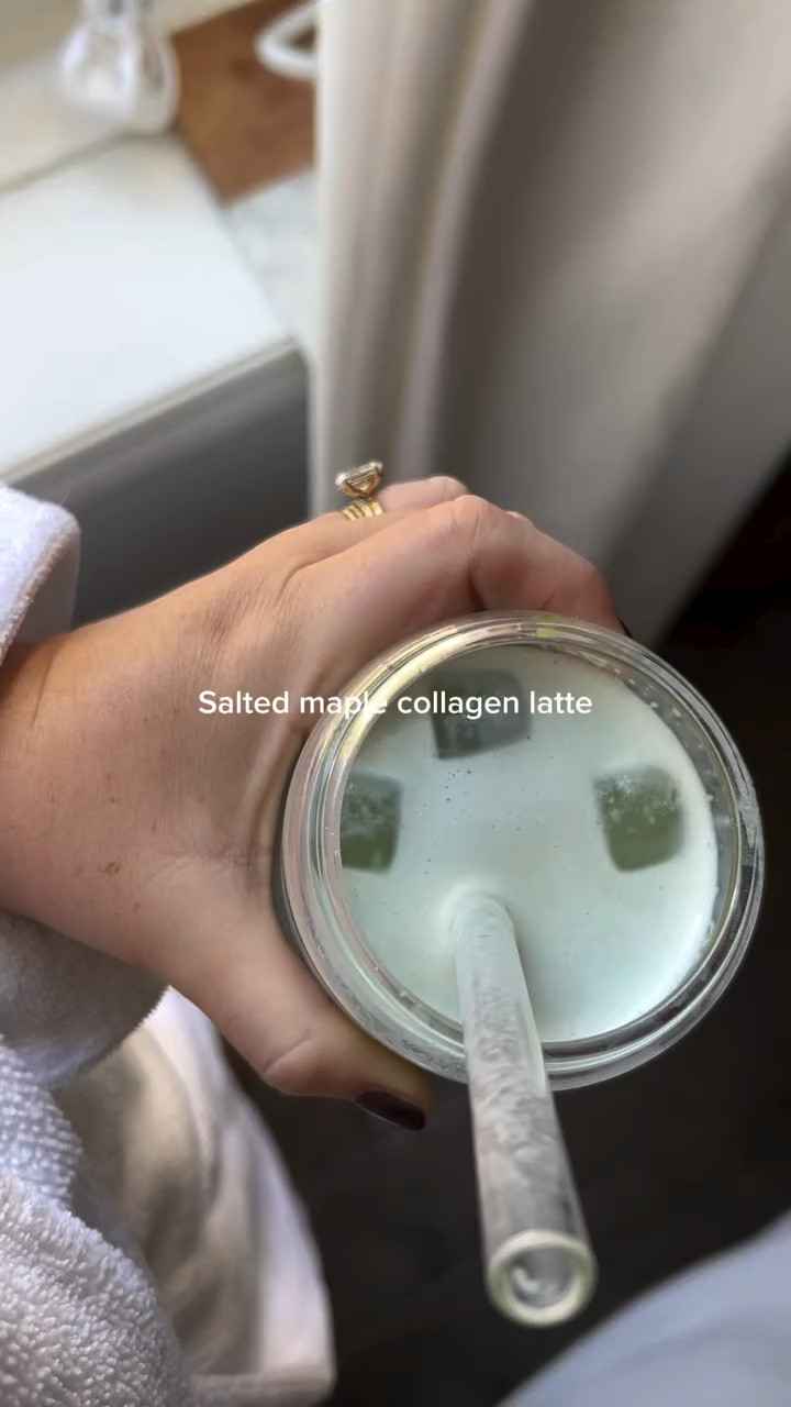 Salted maple collagen latte

1C whole milk
1 tsp maple syrup
Pinch of sea salt
1 scoop of collagen
1 tsp matcha