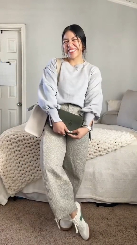 Sunday church outfit
Lululemon tote bag
Target barrel jeans - curved leg jeans leopard
Free people sweatshirtt