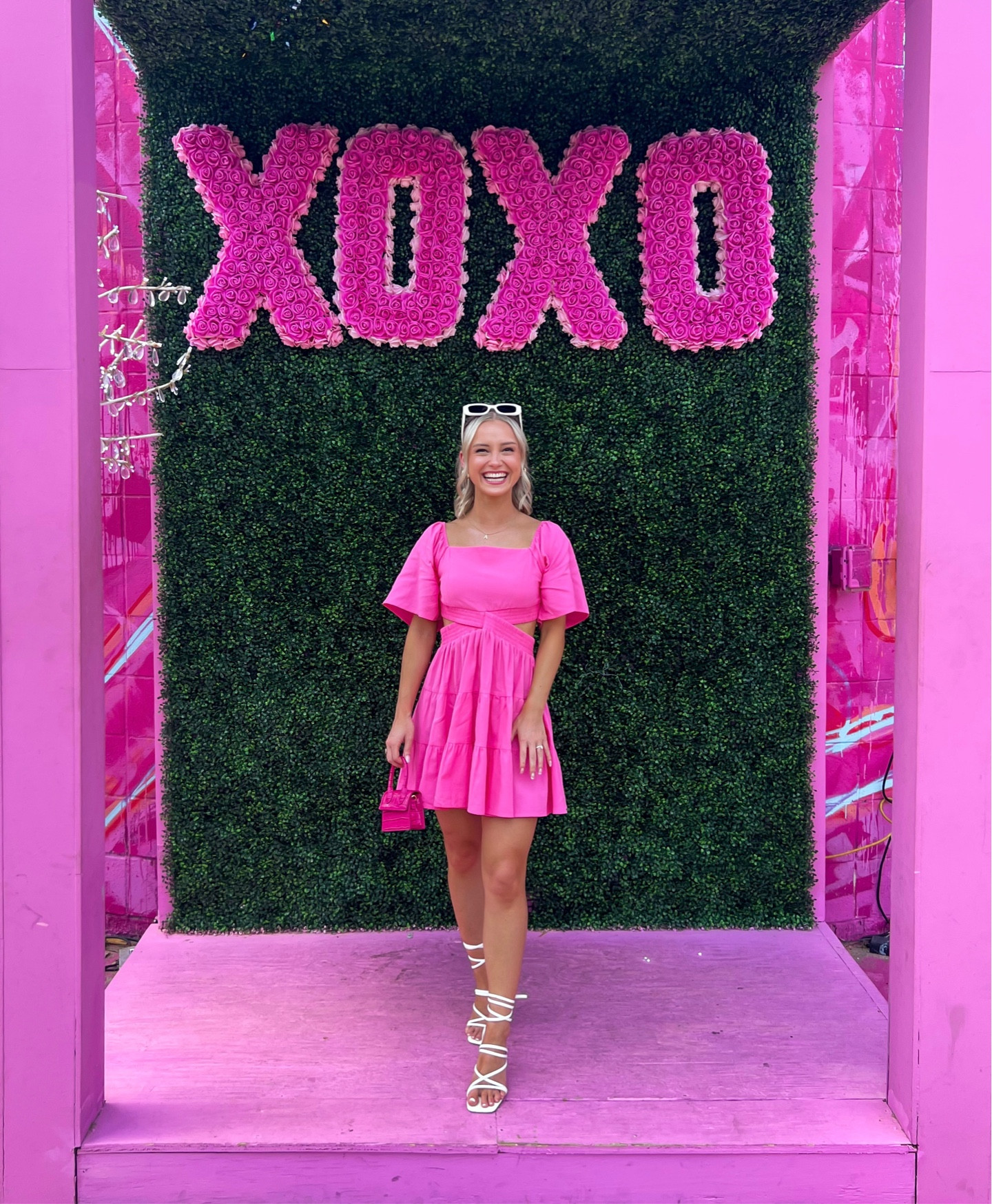 Barbie 🎀💕🌸👛🩷

Dress - Size S
Shoes - Size 7, went up .5 size

#Barbie #BarbieOutfit #Barbie2023 #PinkDress #MiniDress #SummerDress