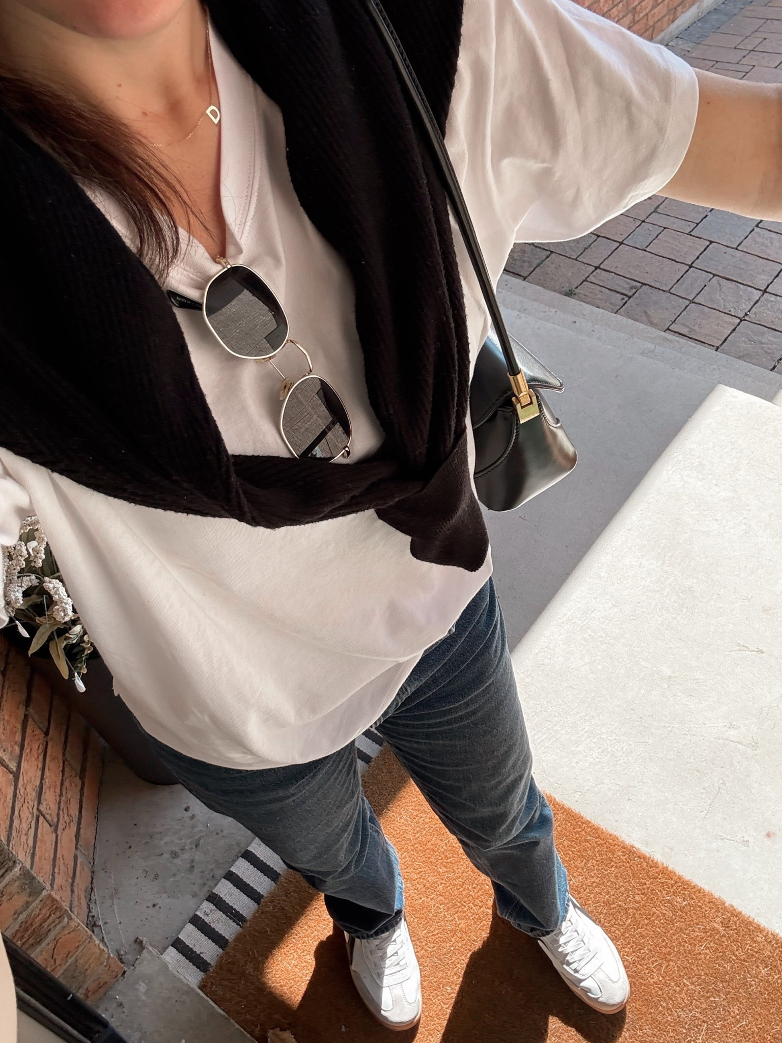 Such an easy outfit to throw together when I feel like I have nothing to wear! Paired with my fav jeans and we are out the door 👏🏼 #momoutfit #capsulewardrobe #falloutfit

#LTKjeans #LTKcanada