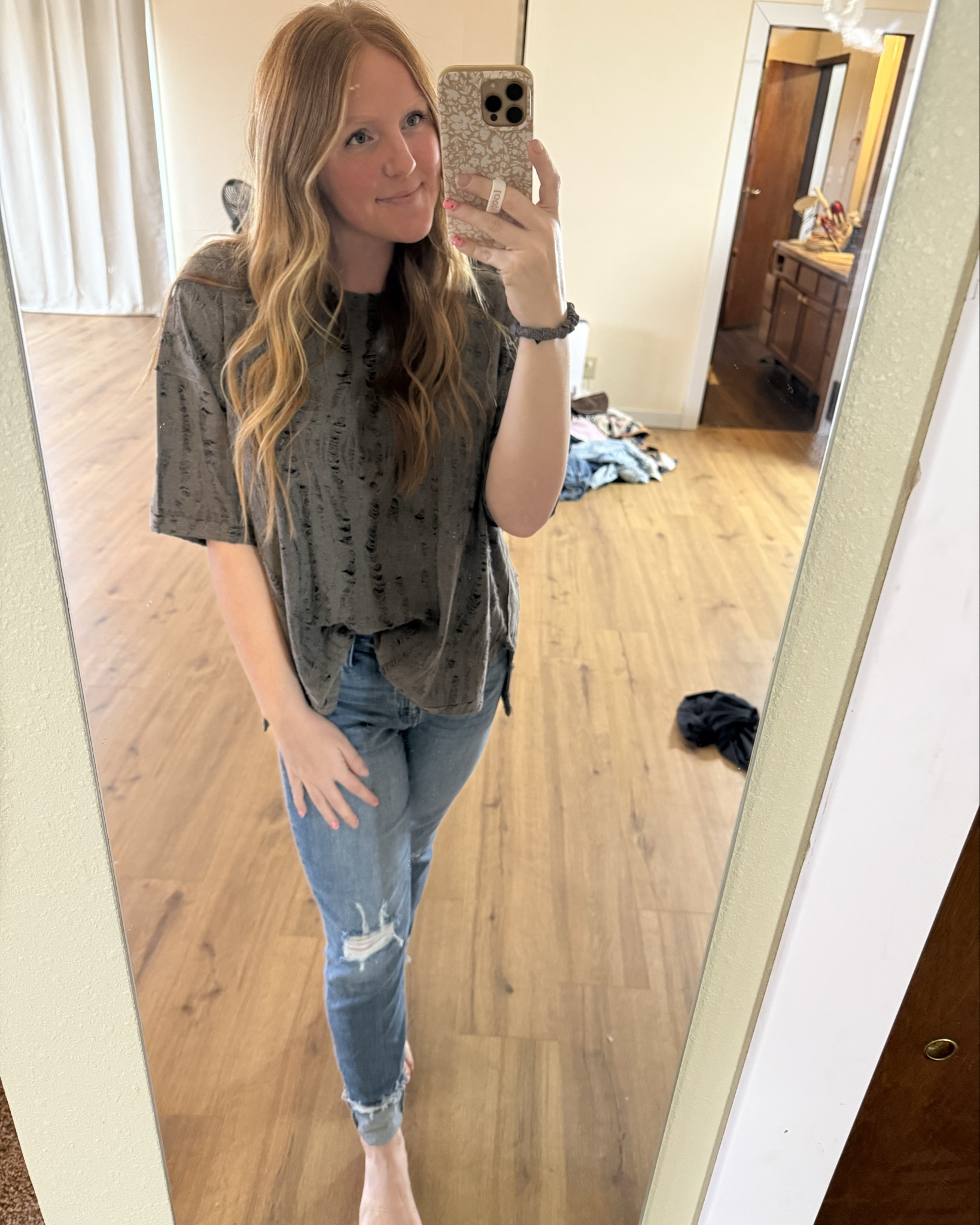 Give me everything distressed and easy to wear! I love that this top brings some interest but can also be a basic 🤍

#LTKFindsUnder50 #LTKMidsize