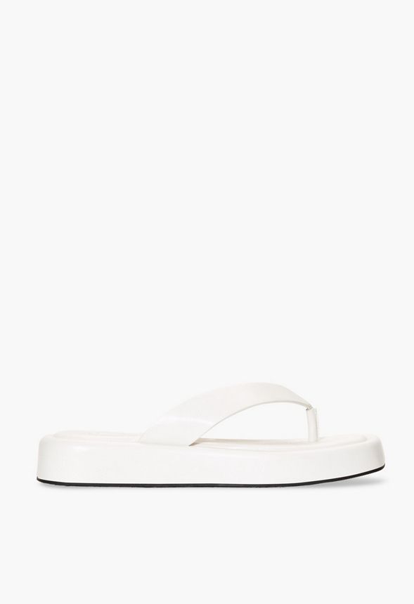 Lakey Flat Sandal | JustFab