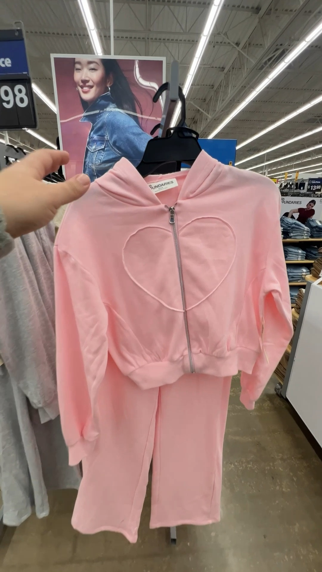 Cozy, cute, and budget-friendly 💕
This fleece zip-up hoodie and matching pants set is so soft and comfortable for everyday wear.

True to size, inclusive sizing XXS–4X, and perfect for lounging or running errands.

Linked here 🤍


#LTKmomlife #LTKSeasonal #LTKFindsUnder50