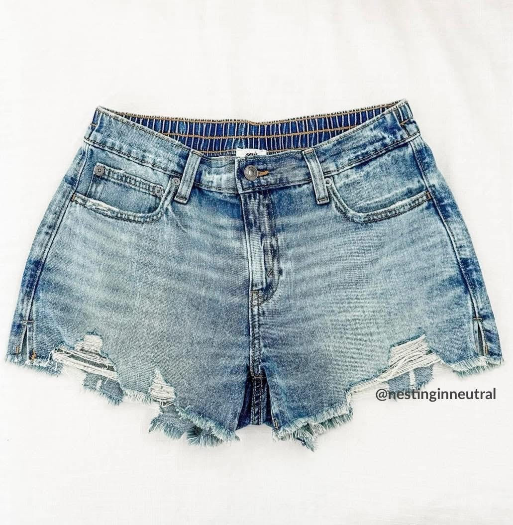 The crazy popular AERIE DAYDREAM shorts are ON S@LE TODAY! These come in XXS-XXL so you don’t have to guess your number size! BEST PART is the elastic waistband - extra stretch and gives you room to move! These run big, consider sizing down! 

Jeans, shorts, denim 

#LTKU #LTKTravel #LTKSaleAlert
