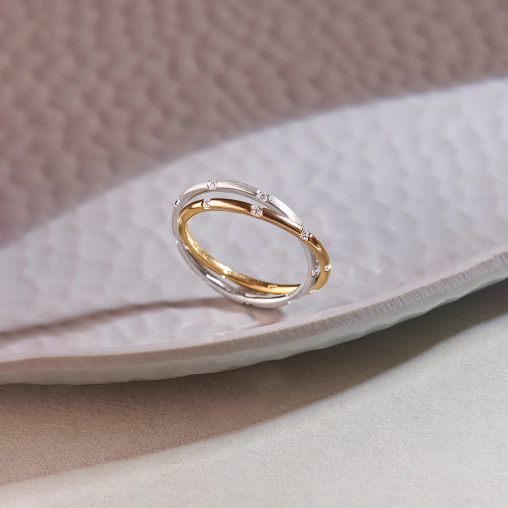 Interlocking Band Ring|14K Gold Vermeil Lab Grown Diamond |HYOU | Hyou Fine Jewelry