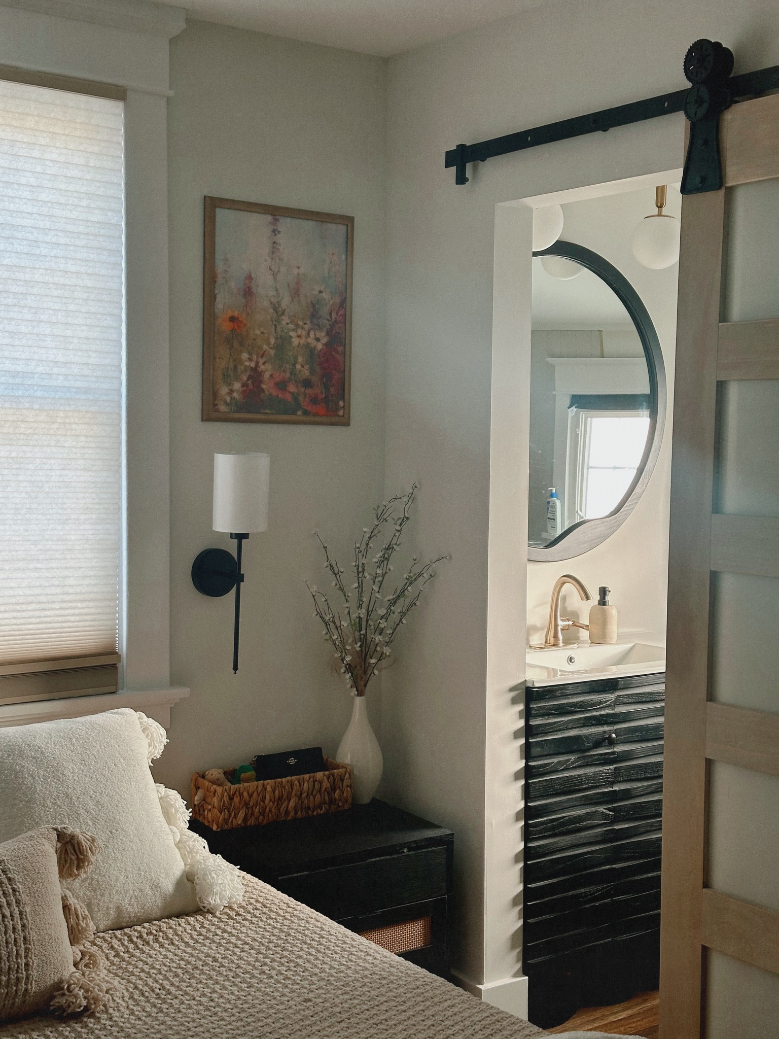 This corner brings me so much joy. Now I need to figure out the other side of the bed 🥲

#LTKHome #LTKFindsUnder50