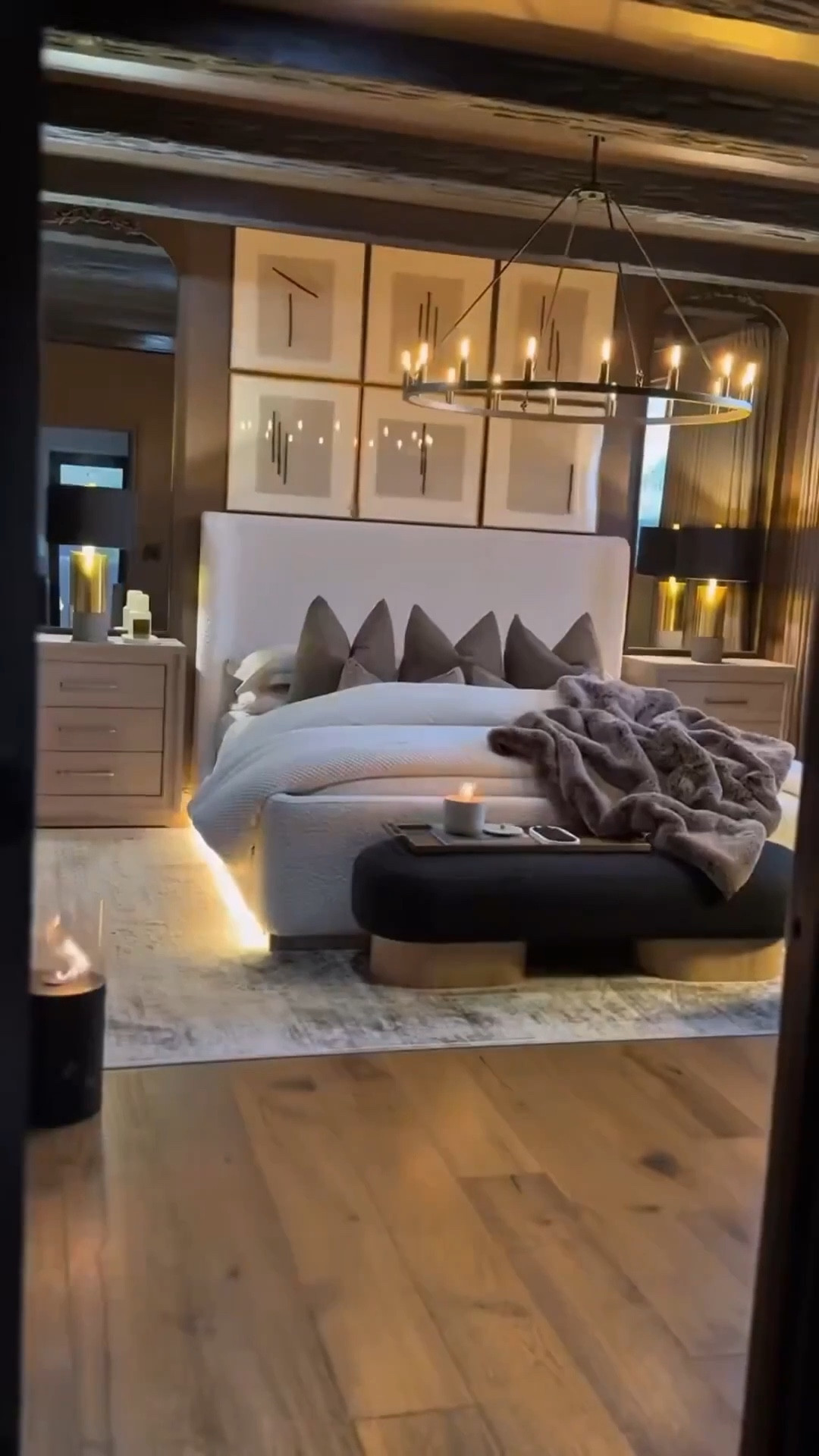 RH-inspired bedroom on an Amazon budget 🤎✨ Here’s how I achieved the look without the splurge:
Bronze wagon wheel chandelier
Upholstered modern bed
Large three-drawer nightstands
Plush comforters
Hotel-like bedding and pillows
Flat weave neutral rug
Bronze frame gallery wall
Chocolate linen-like curtains
Modern boucle bench
Each piece adds timeless elegance and cozy sophistication, giving major Restoration Hardware vibes while staying budget-friendly. 🛏️💥


#rhinspired #rhfurniturelookalike #rhdecor #amazonhomedecor #amazonfinds #interiordesign #bedroomrefresh #homedecorinspo #homeaesthetic #luxurybedroomideas

#LTKHome