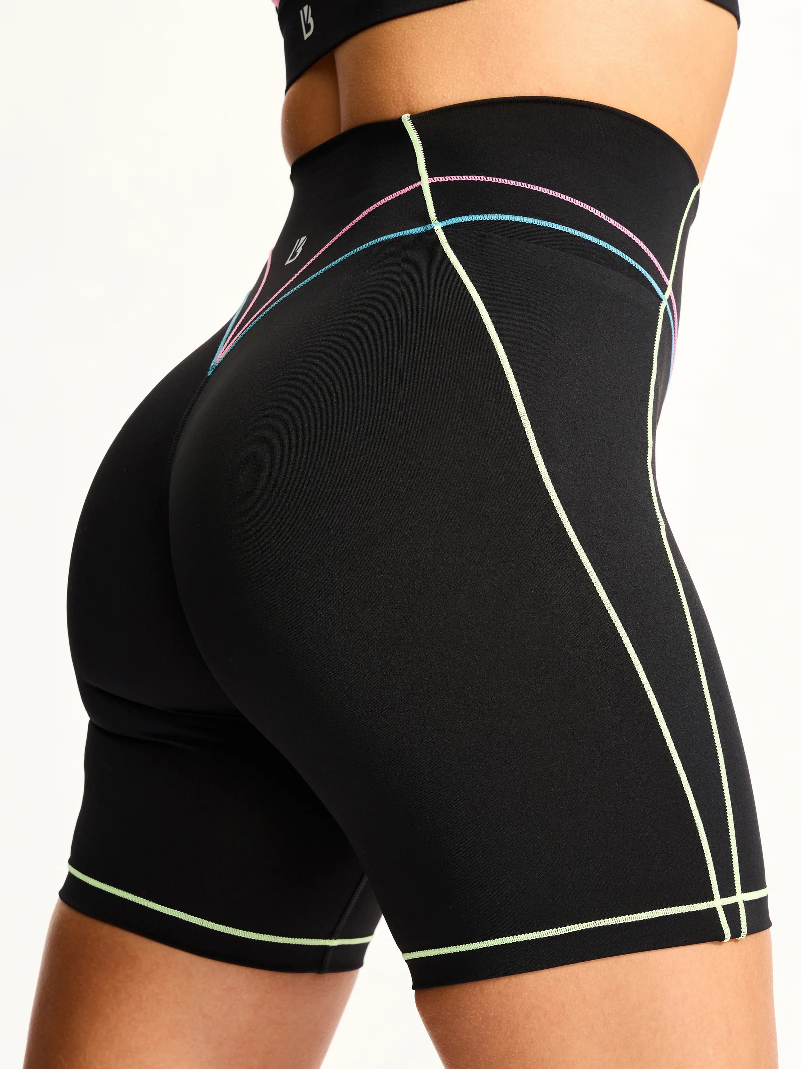 Everyday Airbrush Pocket Short 7" - Black Multi | Buffbunny