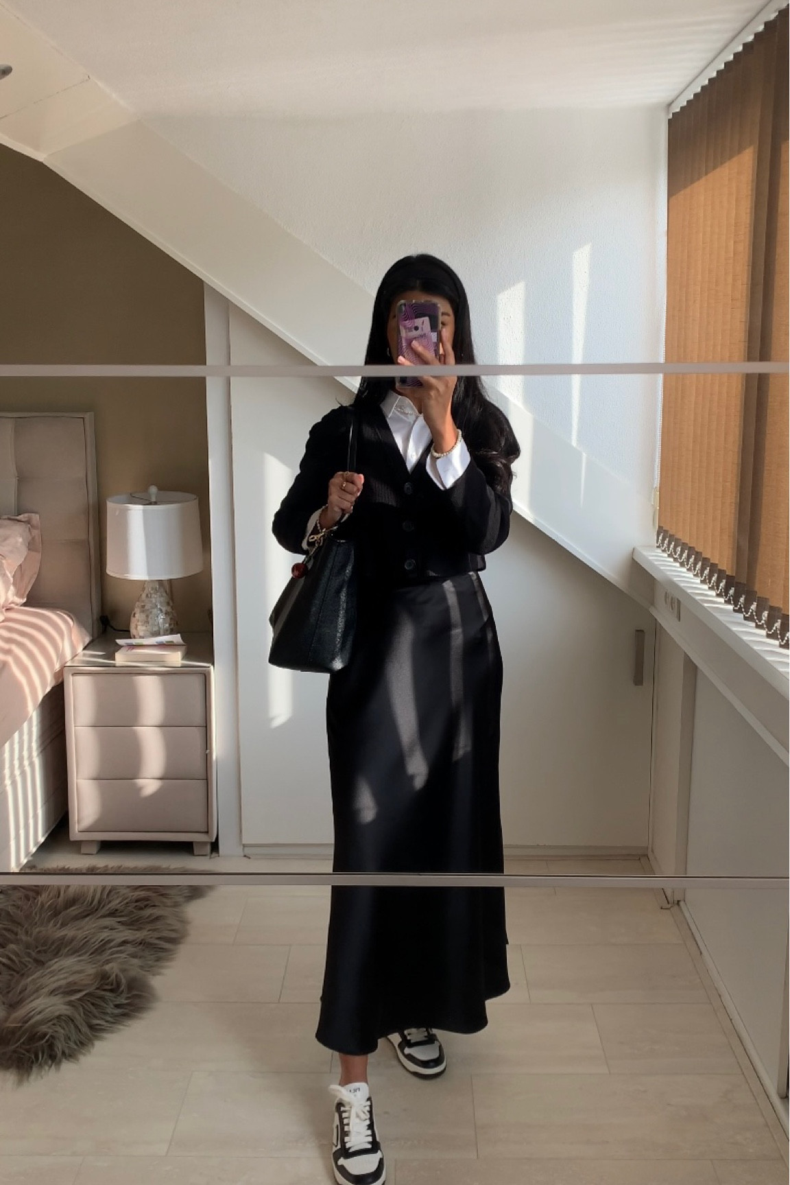 exact skirt: NA-KD 1017-001032-0002
size xs

modest uni fall outfit smart casual white shirt black cardigan silk skirt

#LTKfit #LTKeurope #LTKSeasonal