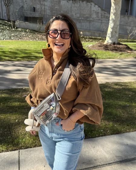 I cant link Sweatshirt it’s from emily roggenburk
Clear belt bag linked!! High quality! (Also linked similar that are more affordable) 
Sunglasses linked! 
Lipstick color: pleasure
Plus my favorite earmuffs… i literally bring them everywhere my ears always get cold!

#LTKfindsunder50 #LTKfindsunder100 #LTKstyletip
