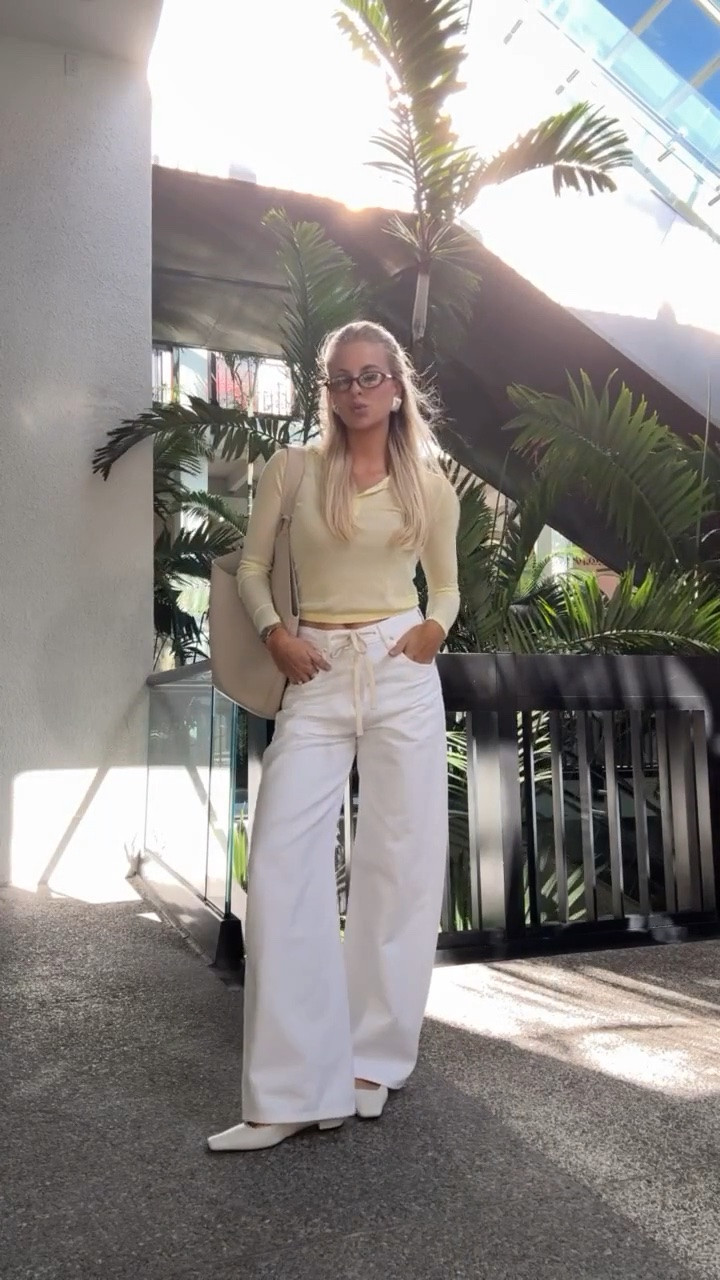 Wearing a small in top, 26 in jeans, linking similar in all! #kathleenpost

Spring outfit 2026, spring look, spring transition, comfy chic outfit