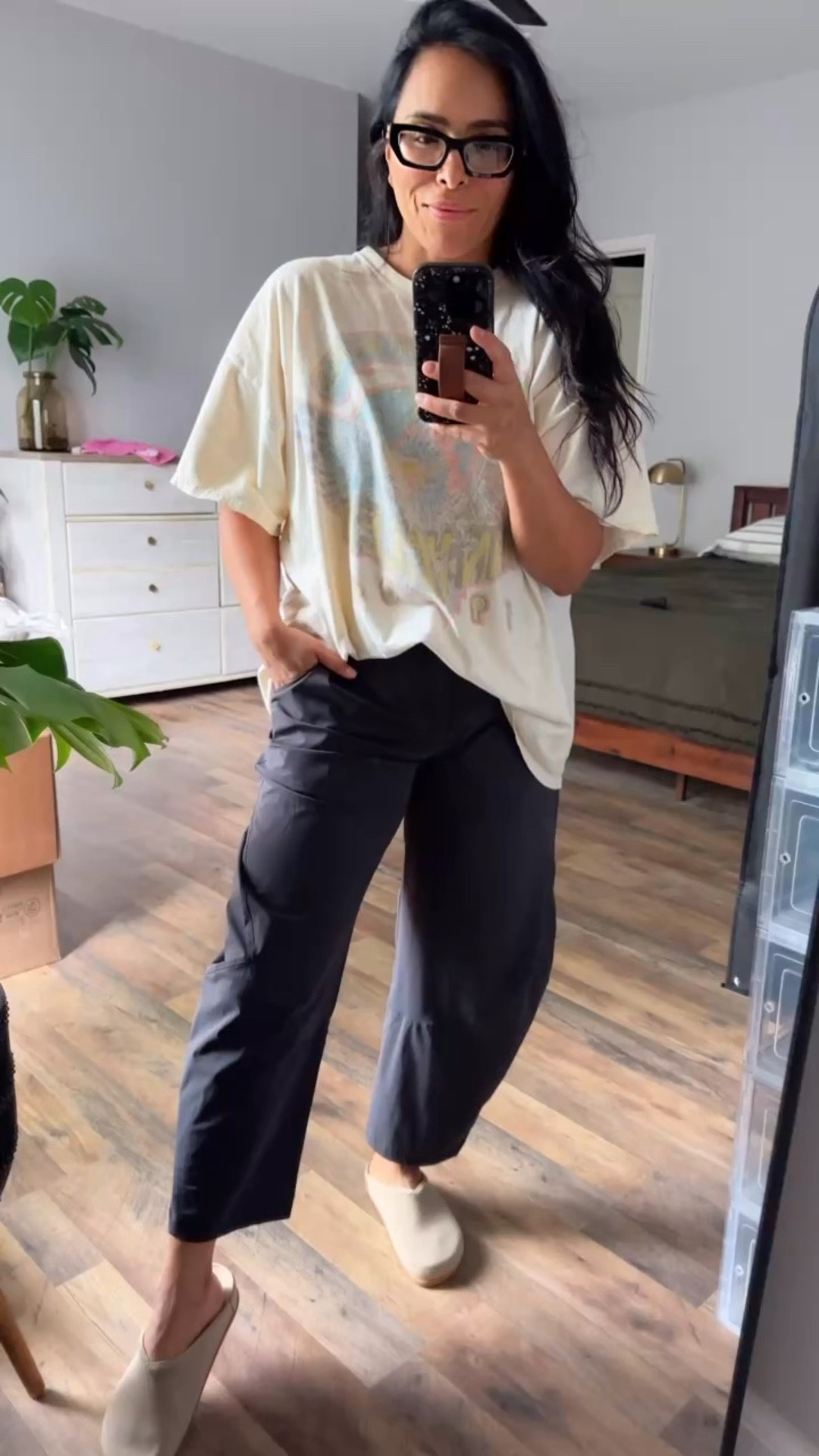 Casual. Comfy. What more do you need? Ok, maybe these pants 🙌🏽




Midsize style
@Ruti pants 
@rothys clogs
Mui Mui glasses
Prescription frames

#LTKOver40 #LTKMidsize #LTKmomlife