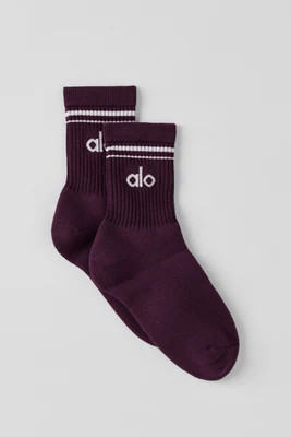 ALO | Half-Crew Throwback Socks in Rich Bordeaux/White, Size: Small | Alo Yoga