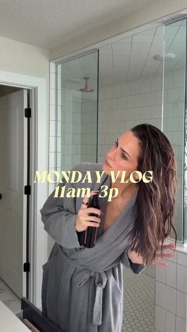 Everything shower, get ready, film a campaign, prep a campaign, plan outfits, edit !!! 😅🥰 A productive start to the week 🤏🏼 

——
diml vlog / daily vlog / content creator vlogs / full time content creator / mom of 3 
@rozhair @colleenrothschild @prequelskin @innbeautyproject @barefaced @versed @ubeauty @incommon @minnow @paige @rails @t3micro @saltandstone @marc.fisher @stanley1913_brand