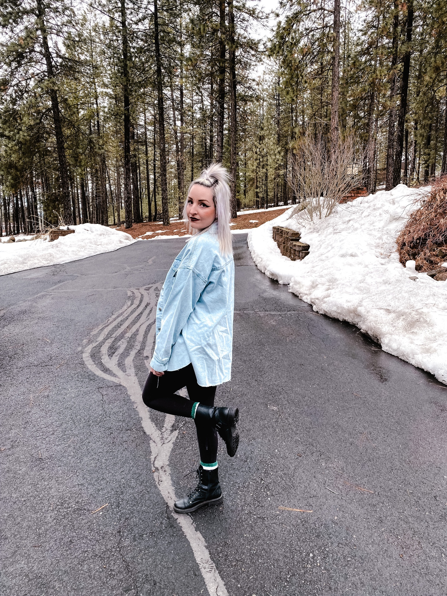 Your Friday reminder: 𝙎𝙤𝙢𝙚𝙗𝙤𝙙𝙮 𝙞𝙨 𝙜𝙤𝙞𝙣𝙜 𝙩𝙤 𝙘𝙖𝙩𝙘𝙝 𝙮𝙤𝙪𝙧 𝙫𝙞𝙗𝙚 + 𝙡𝙤𝙫𝙚 𝙞𝙩, 𝙗𝙚 𝙥𝙖𝙩𝙞𝙚𝙣𝙩 🖤 Can y’all believe that spring + even summer fashion is coming out already!? It’s too soon🙈 But this jacket is GIVING spring vibes✨ I always love having (a couple) good denim jackets - one of my go to outfit pieces🙌🏻 I’ll be living in this jacket all of spring & it’s under $40 🤩 Shop direct links on my lIketoknowit 😘 

#ootd #dailyootd #springoutfits 



#LTKunder50 #LTKstyletip