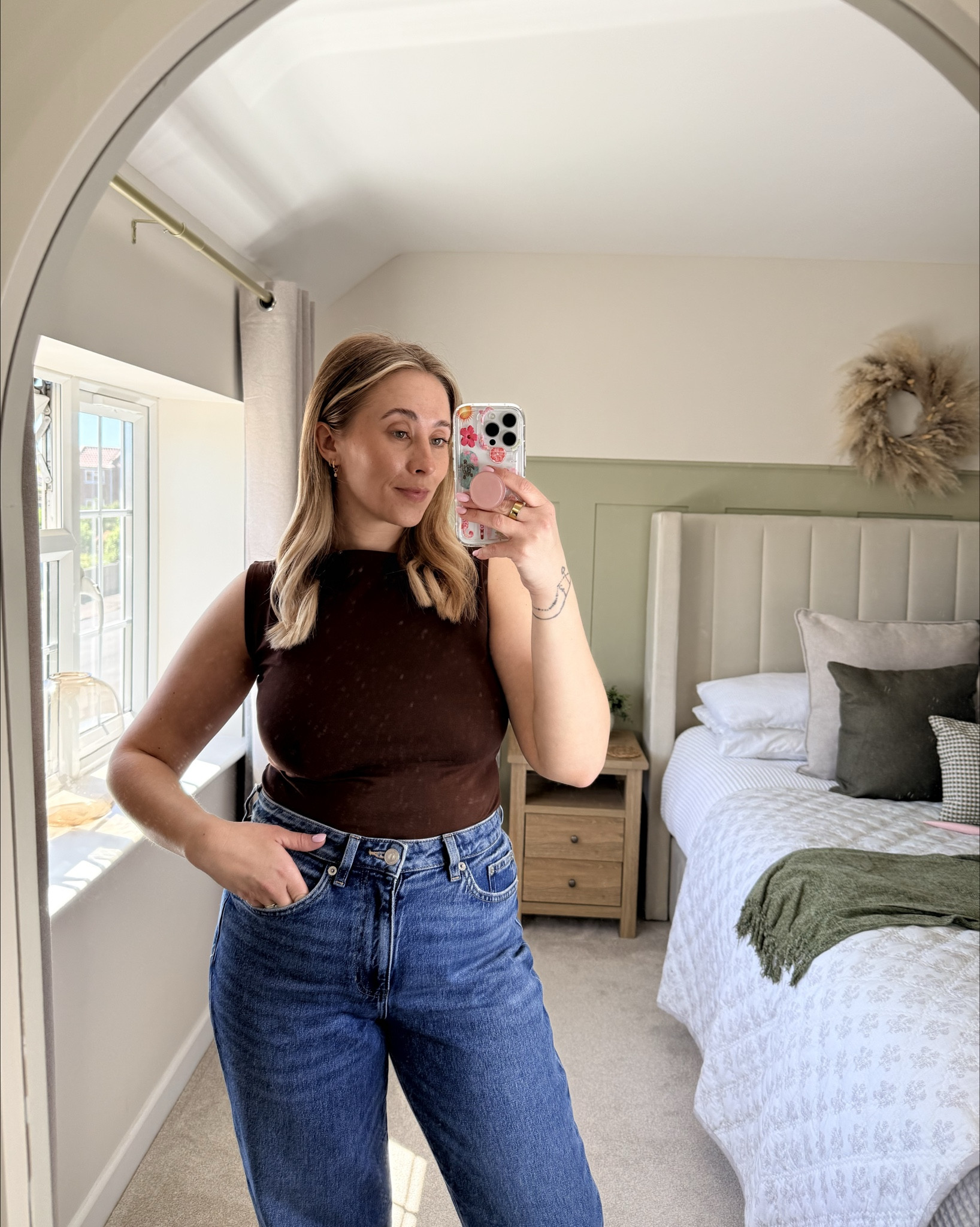Jeans & a top. Something I really lack in is a quick simple basic top to throw on and get out the door in. All under £10 🤌🏼
