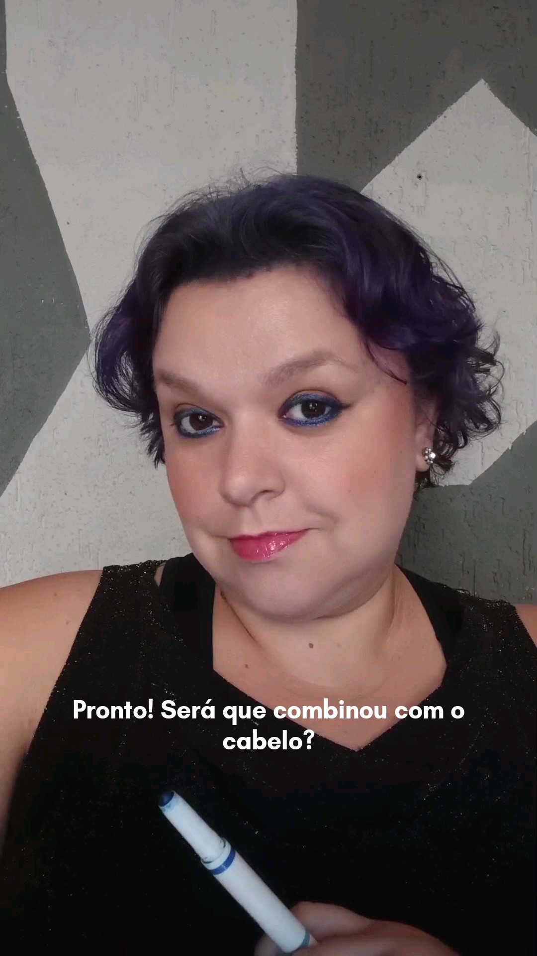 Vamos fazer uma maquiagem para combinar com o cabelo??  Usei tons de azul e roxo....mas será que combinou com o cabelo?? 💜💙.Usei a sombra em bastão ultramarine da Larissa Manoela com a Oceane e a paleta "let it shone" de Mari Saad também com a Oceane.Oceane#Maquiagem #MaquiagemColorida #PeleMadura 

#LTKbrasil #LTKbeleza