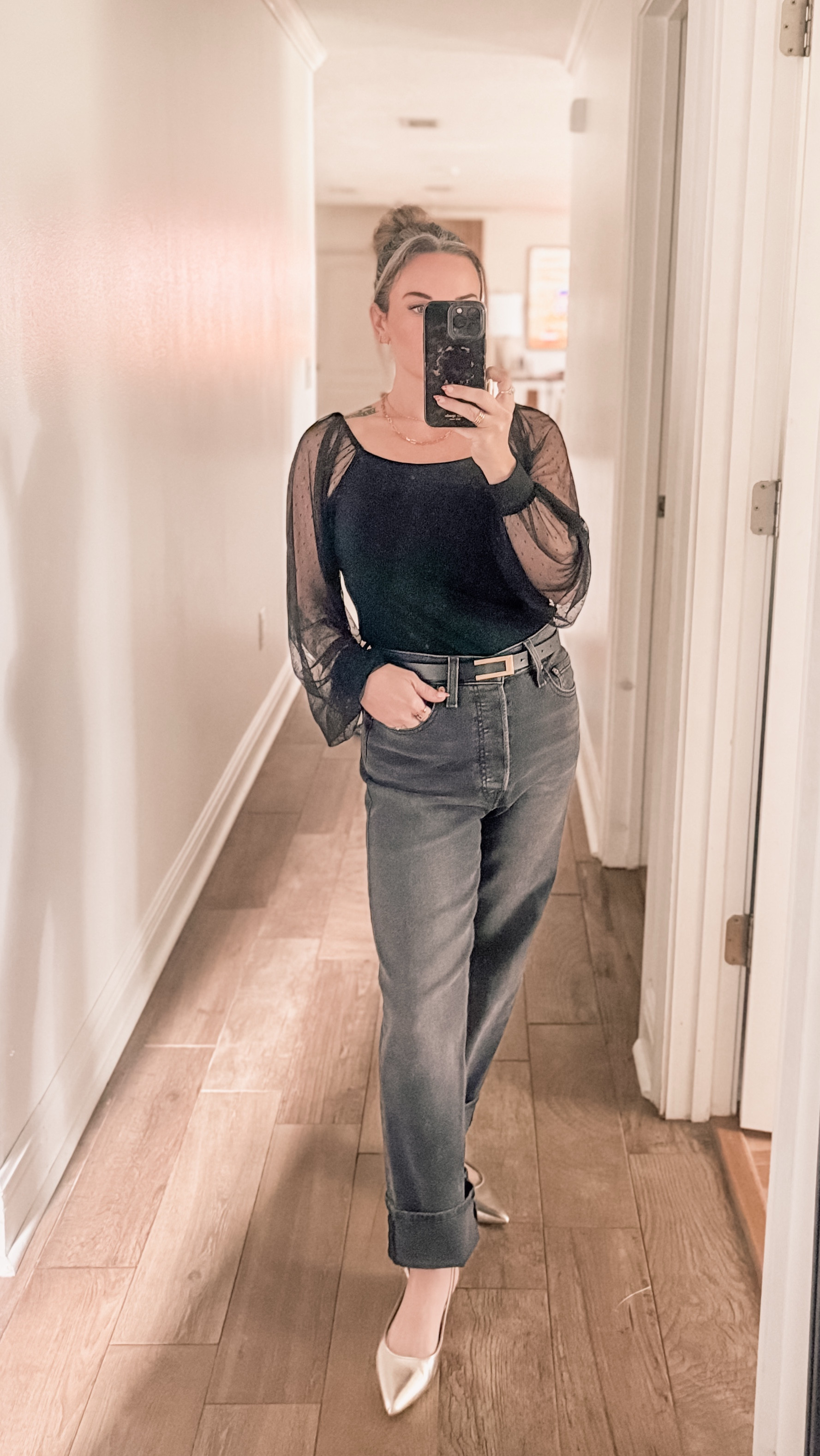 Amazon top for the win with the always reliable Levi 501s. 

Video, jeans, date night

#jeans #datenight #amazonfinds 

#LTKStyleTip #LTKFindsUnder100 #LTKPetite