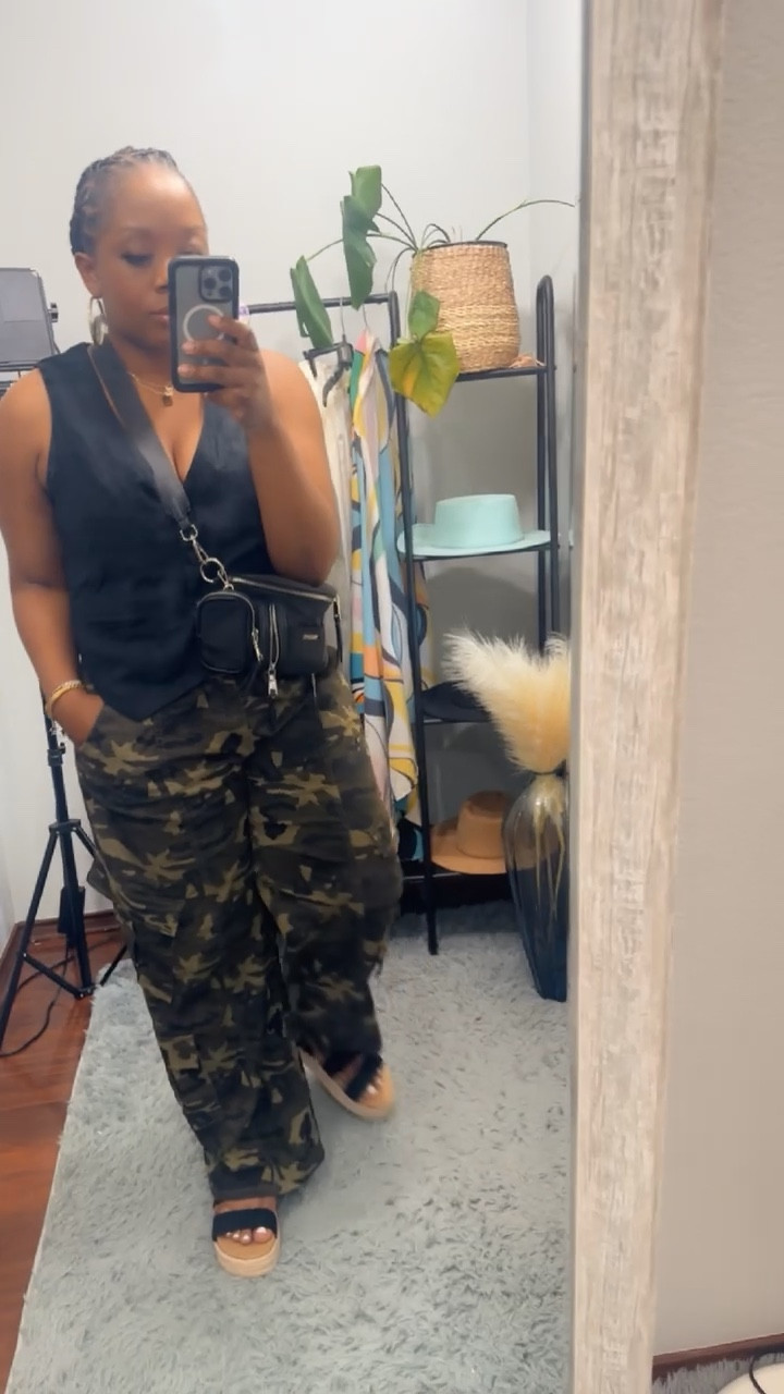Can’t even go wrong with cargo pants 

#LTKOver40 #LTKMidsize #LTKU