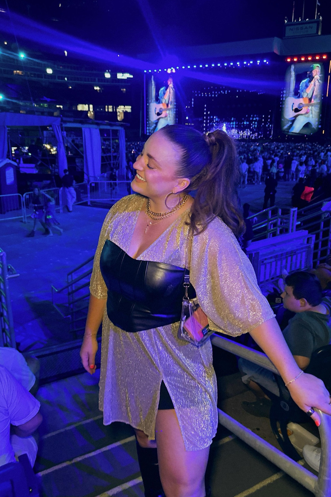 did we actually accidentally manifest #spotifyhouse surprise performance? 🤭 
.
The first friend who pops up when you hit send is the music lover you will have the most fun with at a concert! 🤠🎸🎶
.
#hotcountry #postmalone #nashvilletn #cmafestsurprisepreformance #cmafest #ihadsomehelp @spotify @hotcountry @postmalone