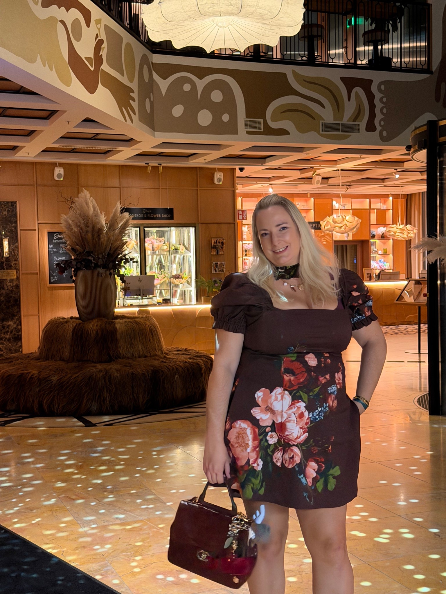 My dress of dreams is on offer atm! 15% off but the quality shines through in the price I have to say. The structure is superb, the material feels great, the added neck scarf is lush! It has some shirring at the back for a great fit. I’m wearing the XL here. 


#LTKautumn #LTKcurves #LTKwedding