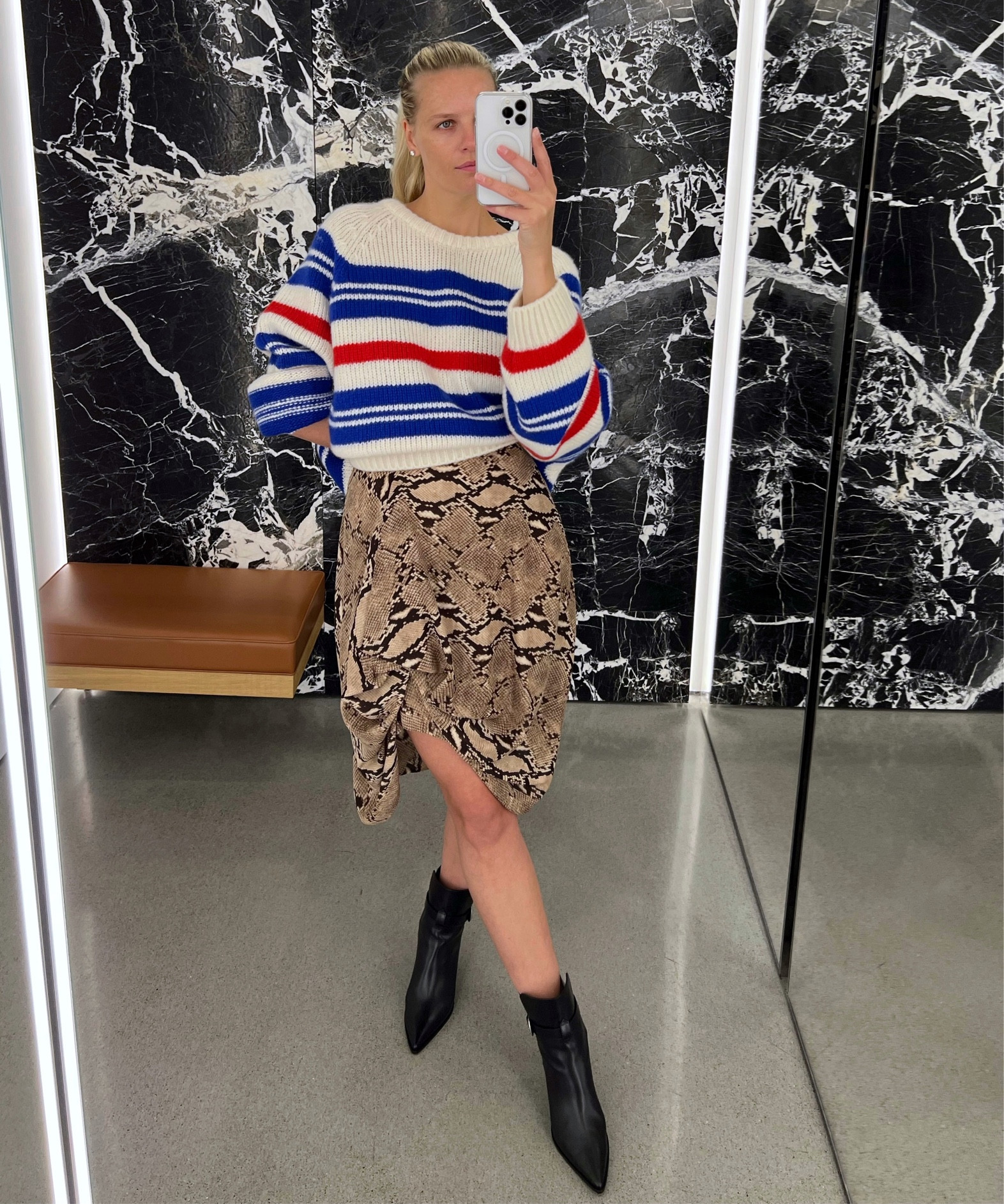 Dress up for 4th of July w/ this gorgeous CELINE silk and cashmere crewneck sweater!
#celine #ootd #celinebyhedislimane #celineoutfit #chic #celinesweater

#LTKstyletip #LTKSeasonal #LTKFind