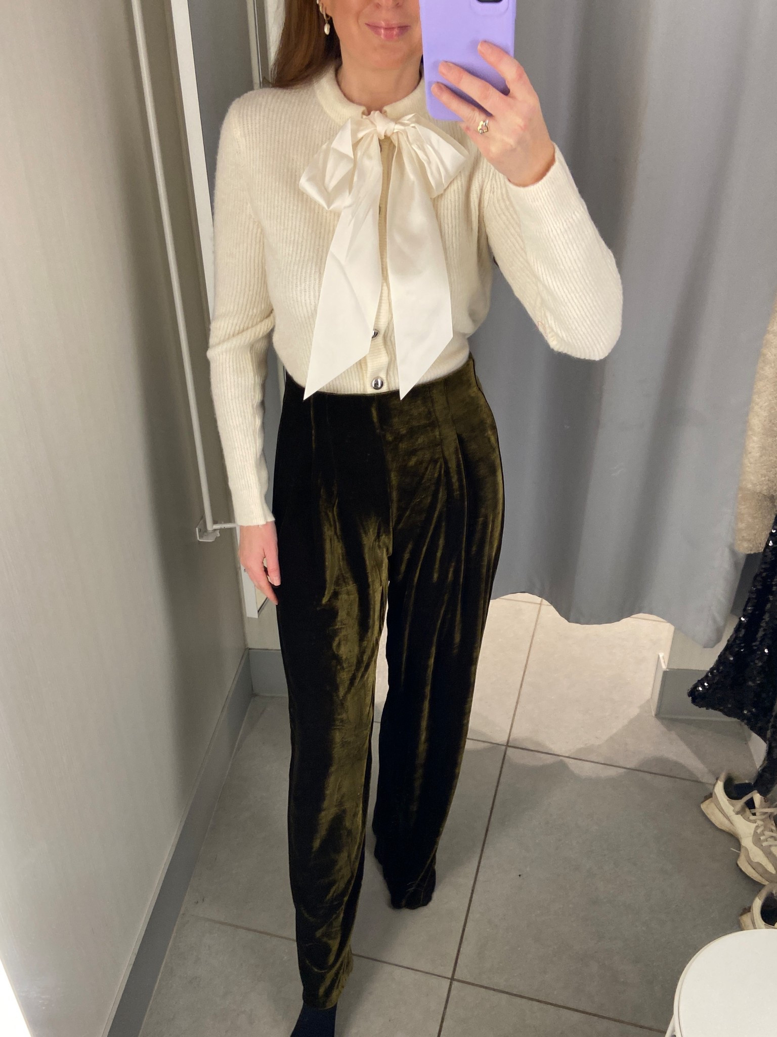 New in H&M Christmas party vibes, but make it luxe 🫒🍸✨ This cream bow-detail knit paired with green velvet wide leg trousers is giving all the festive feels. Perfect for cocktails, dinners, or any winter celebration! I’m wearing an XS in the top and a UK 10 in the trousers. Christmas outfits, sequin trousers, party outfits, sequins, Christmas party outfits

#LTKuk #LTKpartywear #LTKfestive