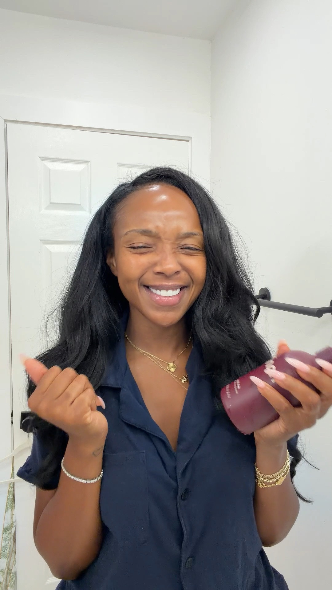 Scroll to shop! ✨ My favorite body wash. Everything is linked below.👇🏾

Desliza para comprar. ✨ Mi gel de baño favorito.

📲 Download the free LTK app & follow me @kirasfashionfinds to shop all my daily finds.

#LTKBeauty #LTKselfcare #LTKdayinmylife