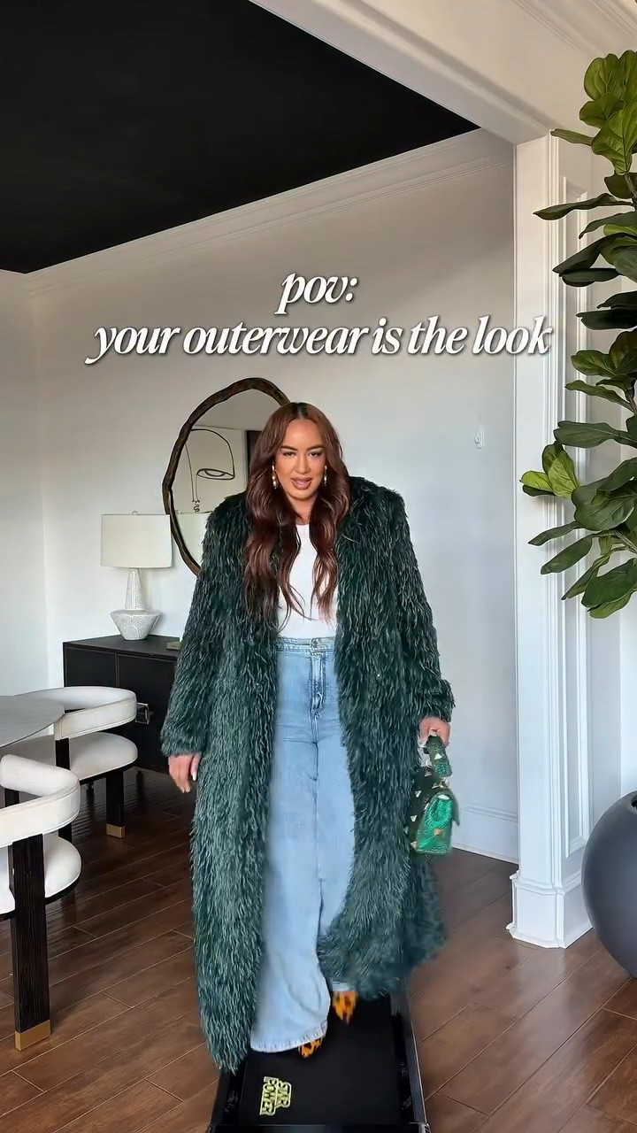 I’v’e been wearing all of these on repeat(because we actually wear our clothes over here😊) and they are all showstoppers! The coat is the outfit. Period! 

Coat 1: @nakedwardrobe 
Coat 2: @shopakira 
Coat 3: @skims 
Coat 4: @nakedwardrobe