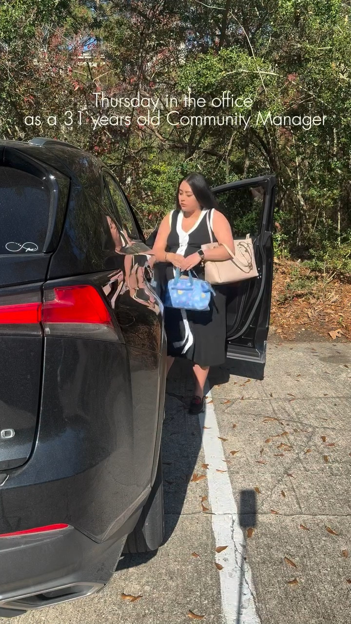 Thursday in the office as a 31 year-old Community or Portfolio Manager in HOU, TX (HOA industry)

Emails ✅
Invoices ✅
Meetings ✅
Inspections ✅

#asmr #asmrcorporate #asmrsounds #asmrdayinthelife 

Asmr, asmr corporate, asmr sounds, asmr day in my life; corporate America, corporate life, 9 to 5, life in Texas, relatable office content.