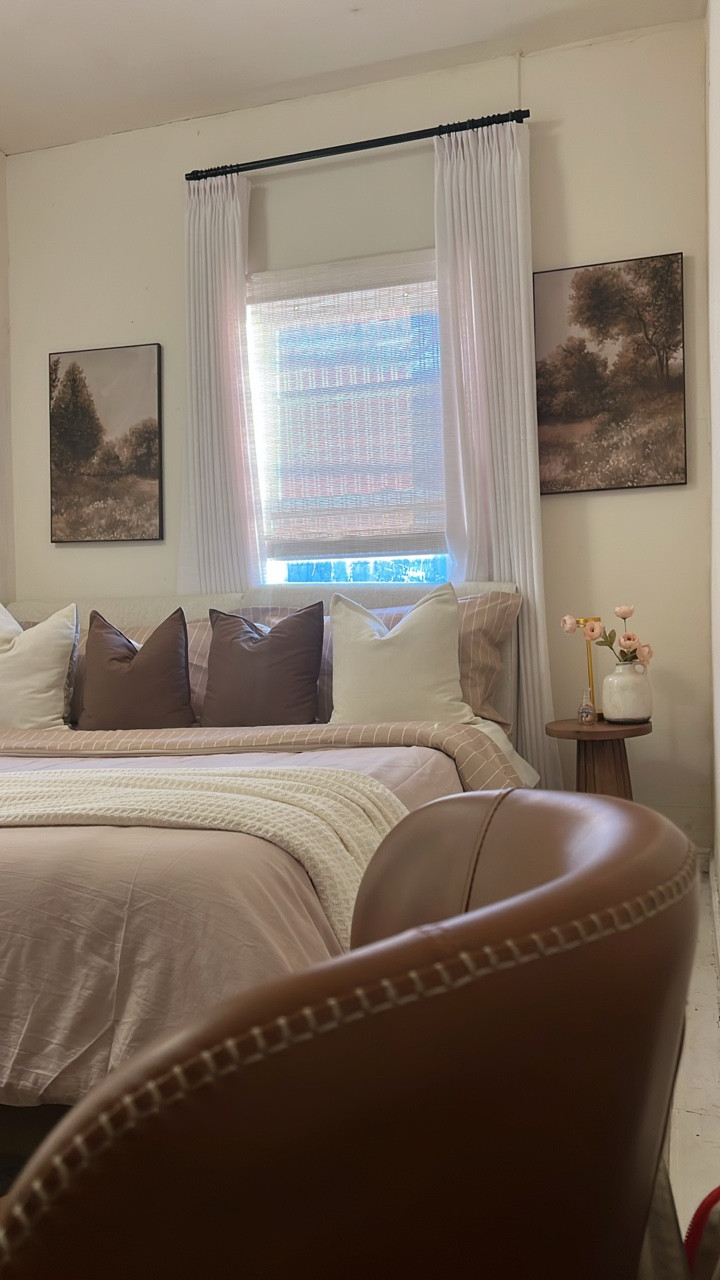 Turning my bed into my favorite place 🤍✨

This Bedsure duvet is EVERYTHING… soft, lightweight, and feels like sleeping on a cloud ☁️ I love how it instantly elevates my space and makes making the bed part of my favorite routine 🛏️

If you love a cozy and aesthetic home, you need this 💫

Comment “duvet” and I’ll send you the direct link 💌

#homedecor #cozyhome #bedsure #bedroominspo #amazonfinds