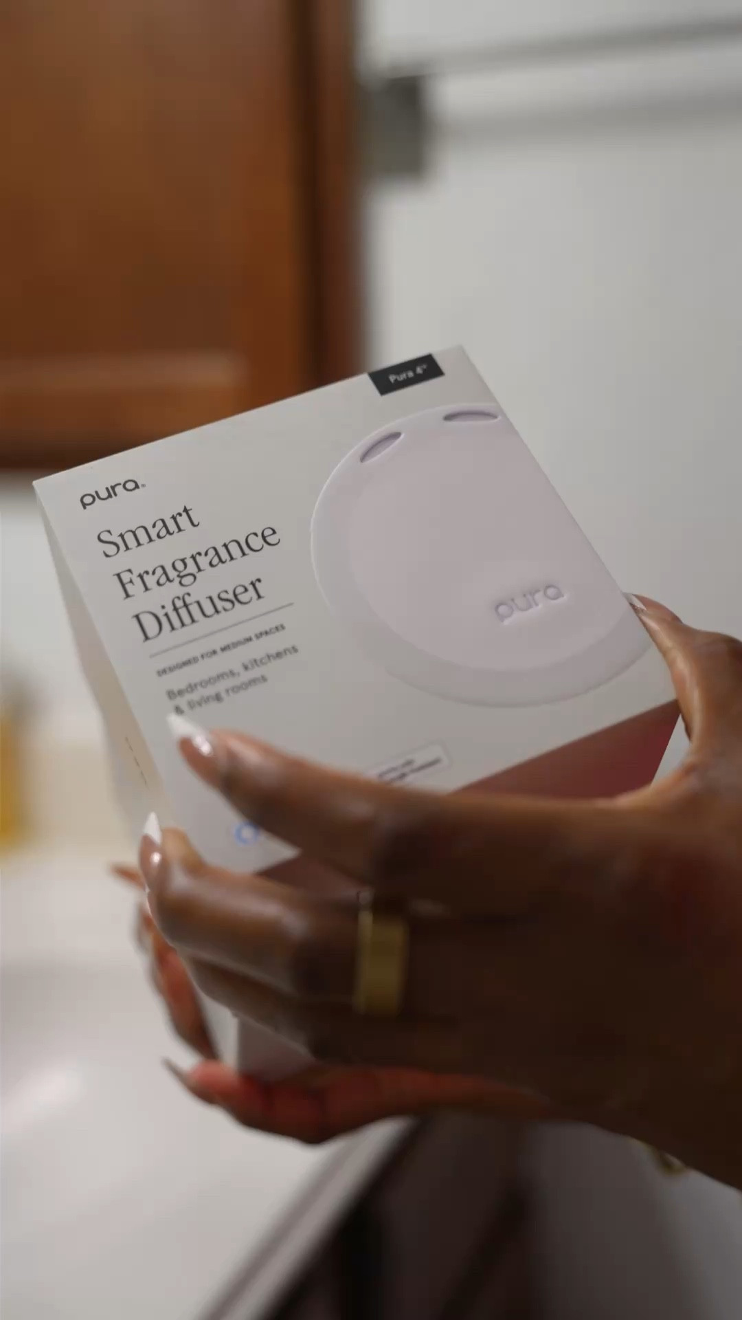 When I tell you that my bathroom and the hallway smell so good! I just love that this #PURA diffuser is on a timer and that there are two scent options. It’s dope! #HomeFragrance #HomeDecor