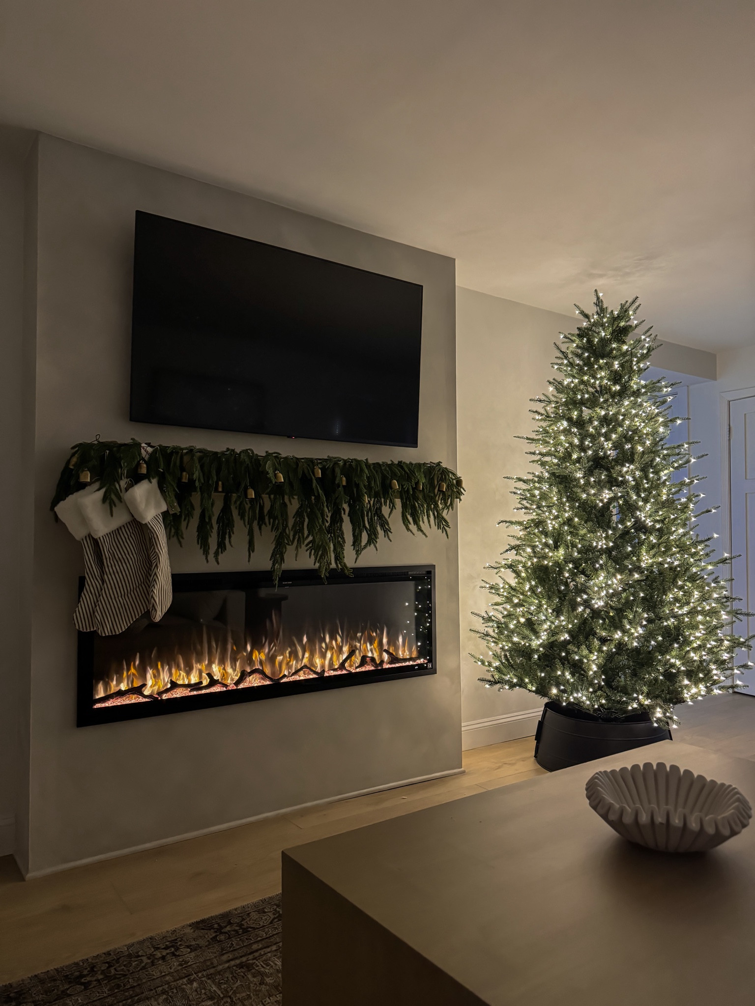 Living Room Christmas 🎄

#LTKHome #LTKStyleTip #LTKSeasonal