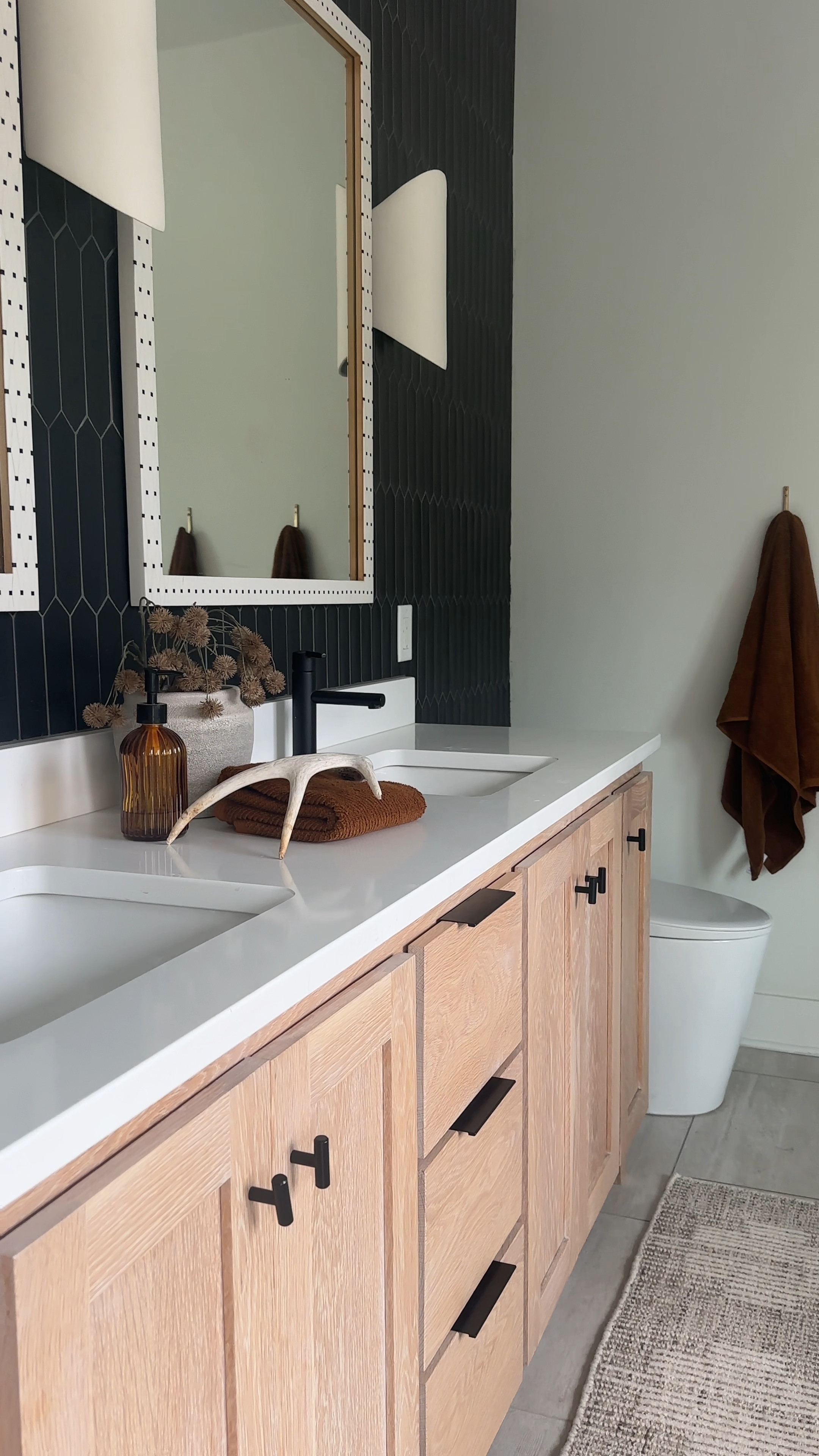 Fall bathroom inspiration anyone? 

Added some towels and a new rug and we are GOOD 👏🏻 TO 👏🏻 GO!!! 

Cabinets: White Oak
Paint: SW Pure Whitee

#LTKHome