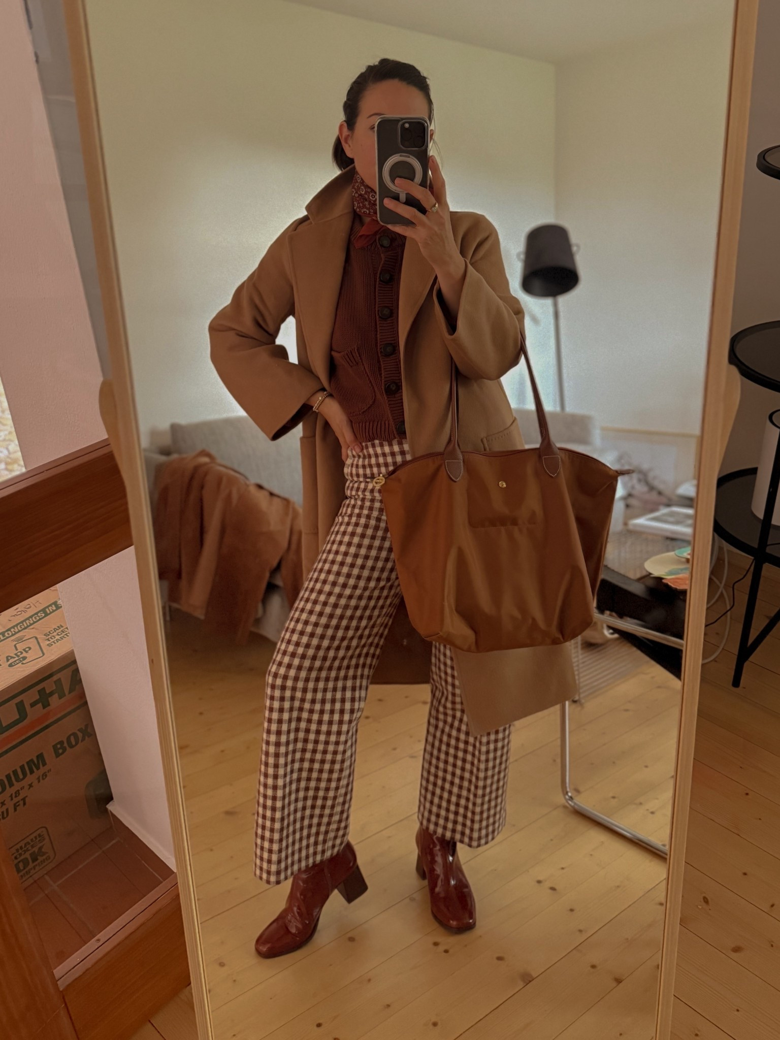 Fall Outfit / 10-13-2025

Martin crop Pants: Sézane
Coat: the Curated
Bag: Longchamp le Pliage
Cardigan 100% cotton: Sézane (from last season but there are similar ones available like the new Othello in marron brown)
Boots: Sézane
Foulard: Sézane

 

#LTKautumn #LTKworkwear #LTKeurope