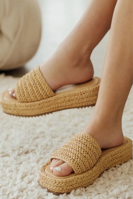 Sandal
Sandals 


#LTKfindsunder100 #LTKshoecrush