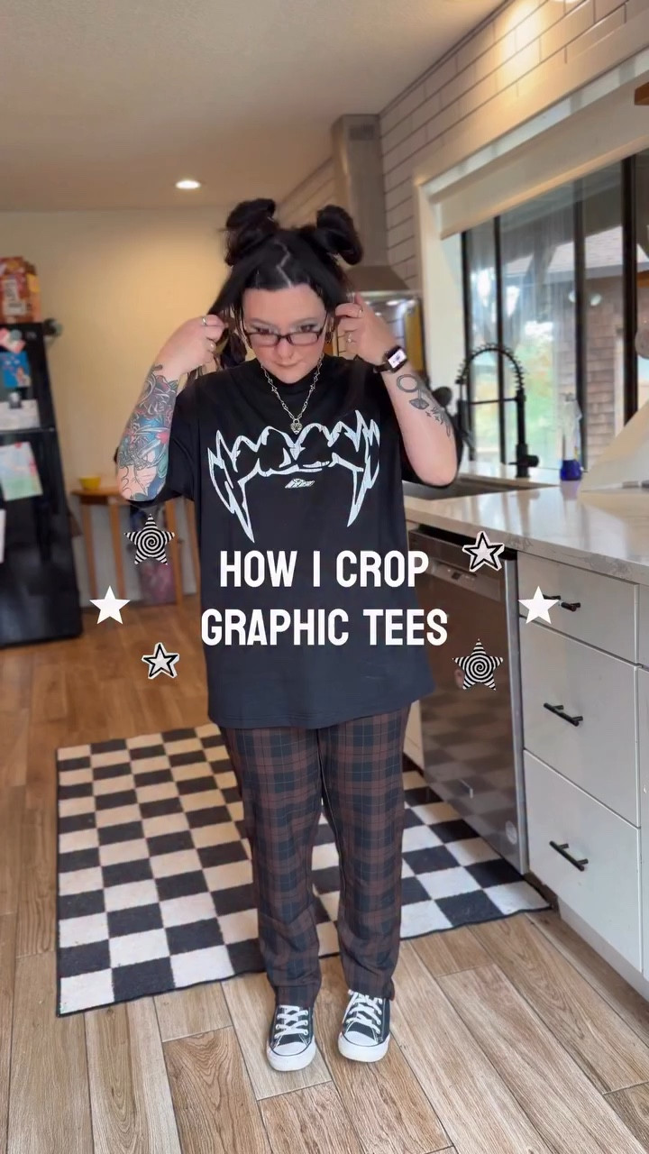 how i crop my graphic tees⋆⭒˚.⋆