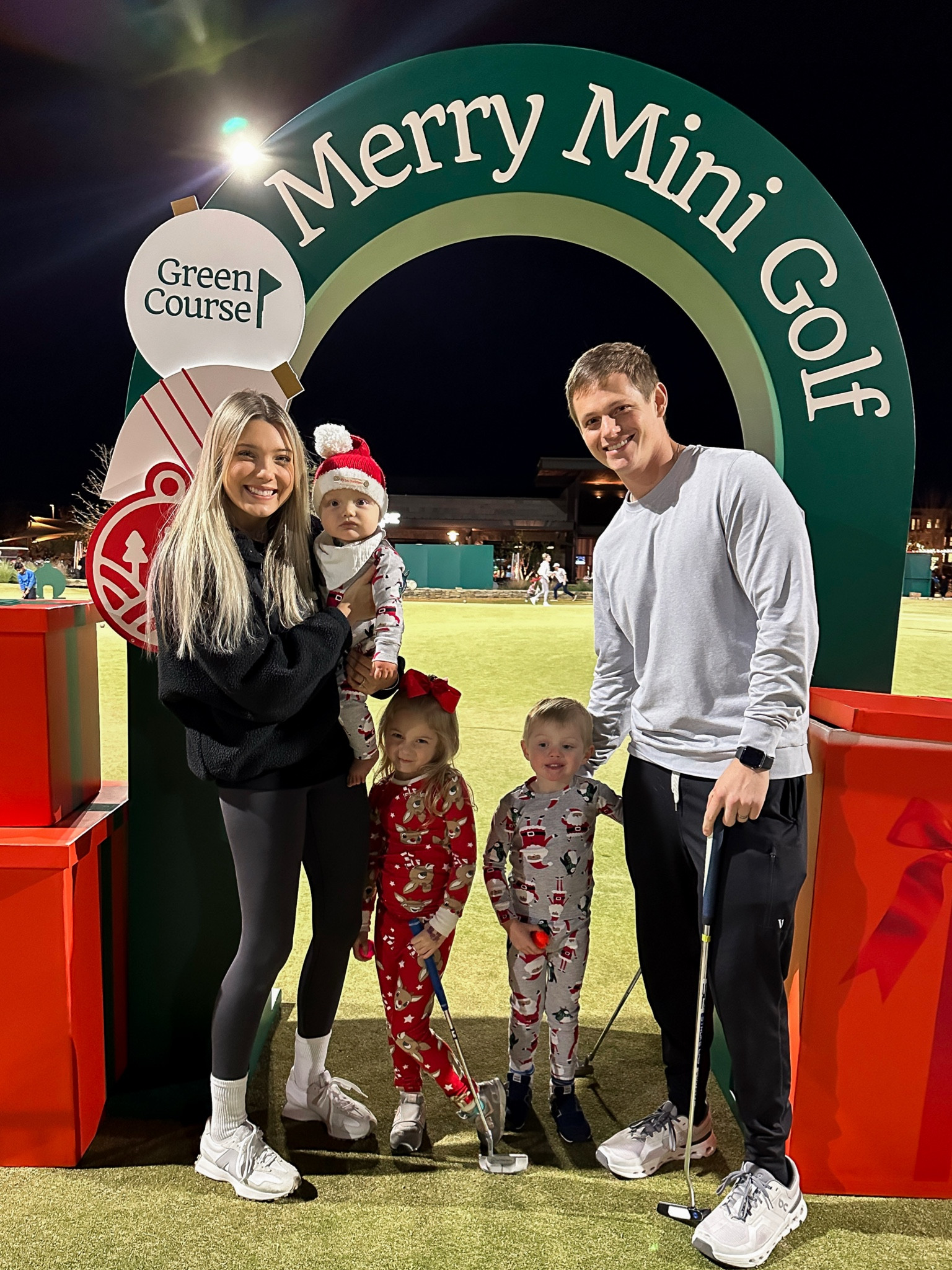 More Christmas fun!

(Toddler pjs, kids pjs, pajamas, Santa, Christmas time, family photos, Nordstroms, vuori, Amazon, Target, new balance, sneakers, baby boy, little girl, little boy style, winter fashion, holiday fashion, new years)

#LTKKids #LTKHoliday #LTKFamily