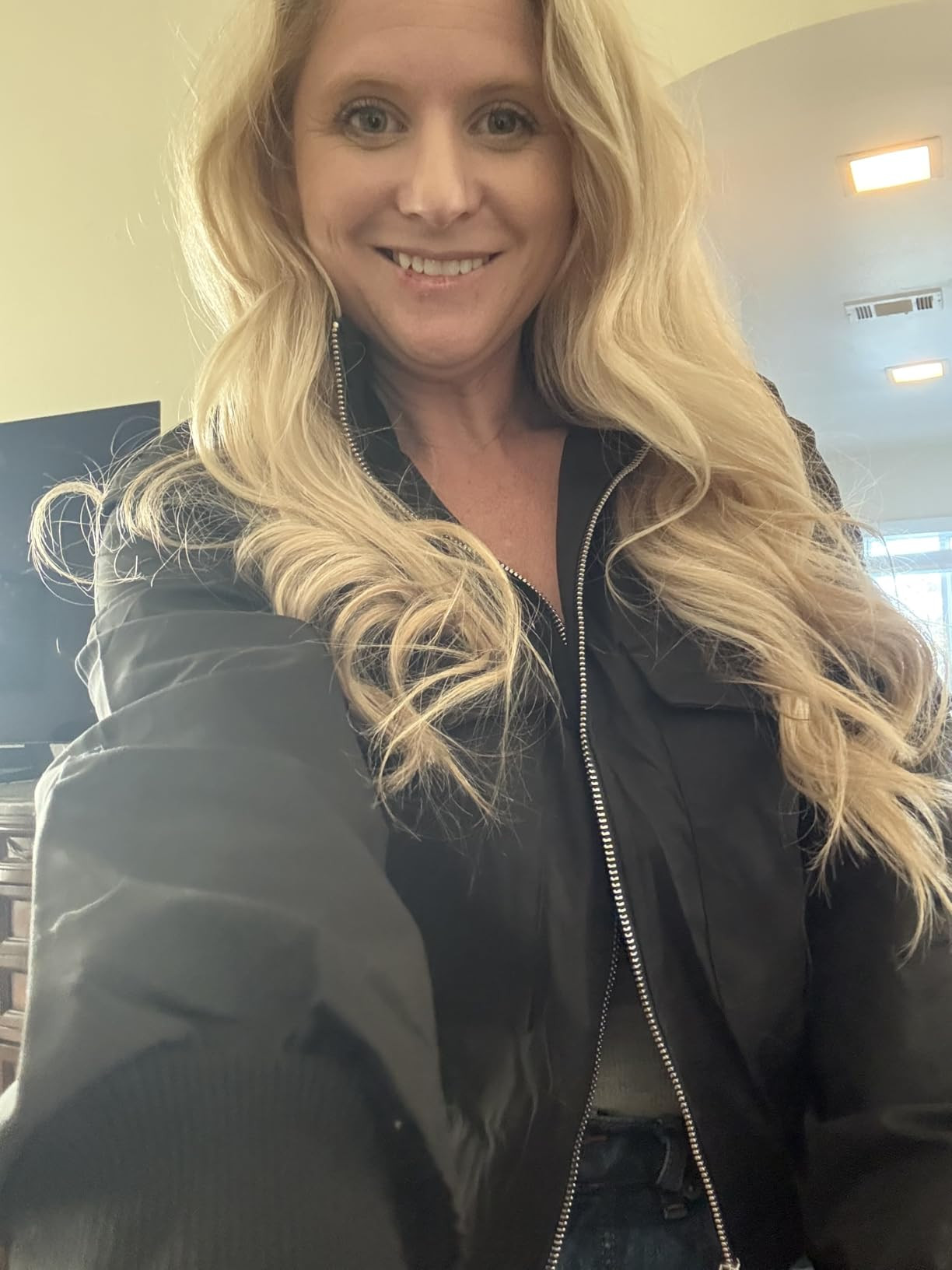 Fisoew Women's Cropped Bomber Jackets Lightweight Zip Up Stand Collar Long Sleeve Short Jacket wi... | Amazon (US)