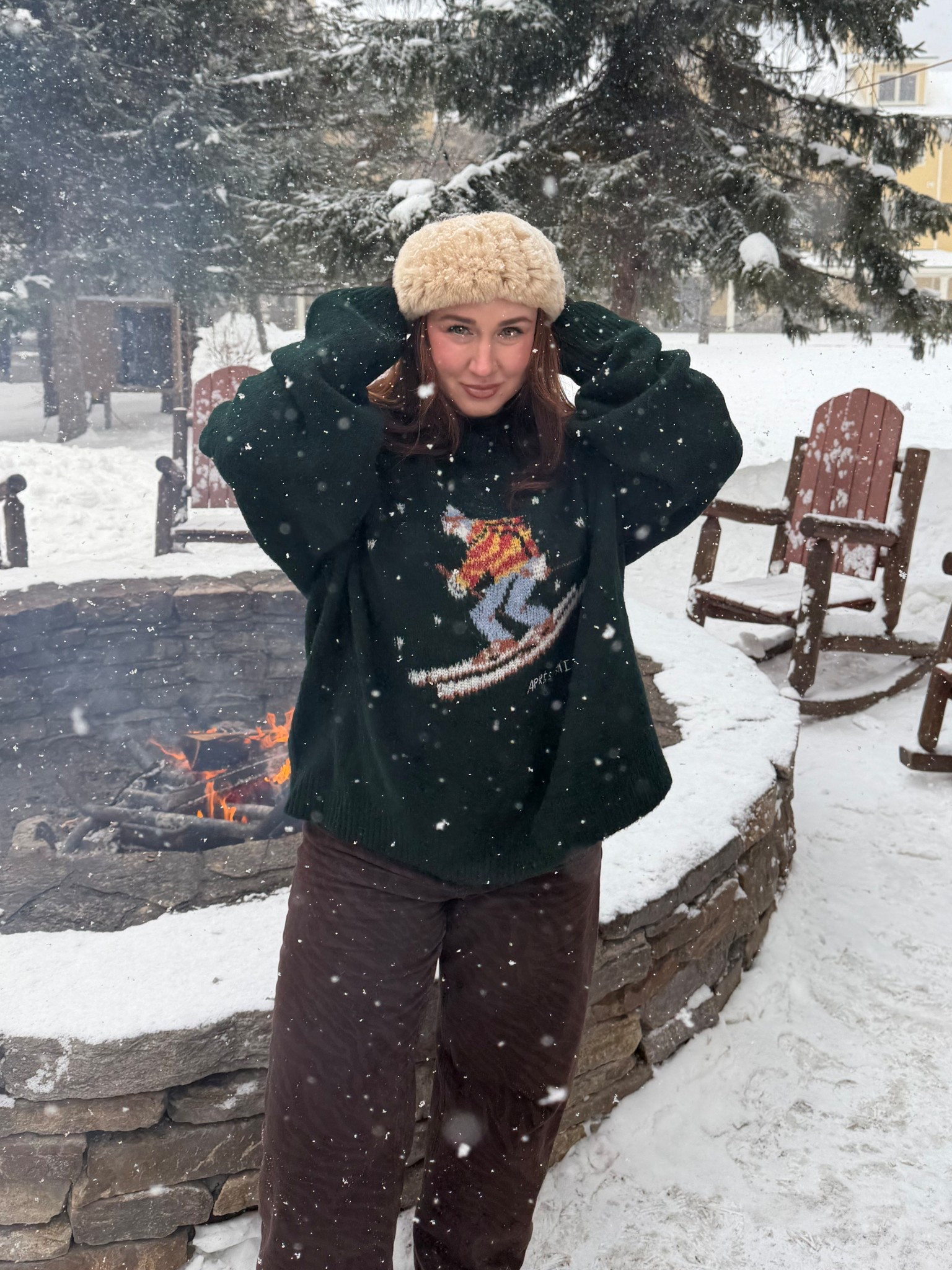 Apres ski vibes ⛷️ ❄️ 

In a size XL in sweater but a L would’ve been fine too. Very cute and cozy and perfect for winter vibes 

Winter outfit, apres ski, ski resort, apres ski outfit 

#LTKootd #LTKSeasonal #LTKdayinmylife