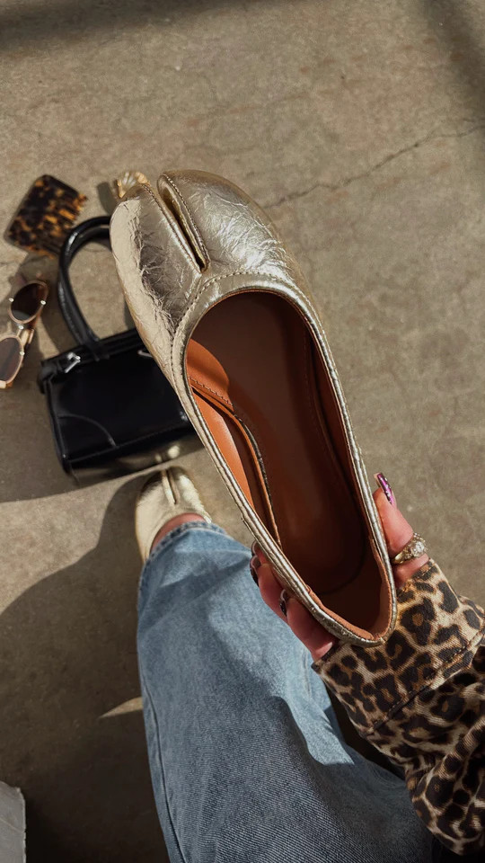 Miss Lola | Zya Gold Split Toe Flats | MISS LOLA